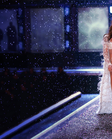 476x592 Resolution Adriana Lima Victoria'S Secret Fashion Show 2009
