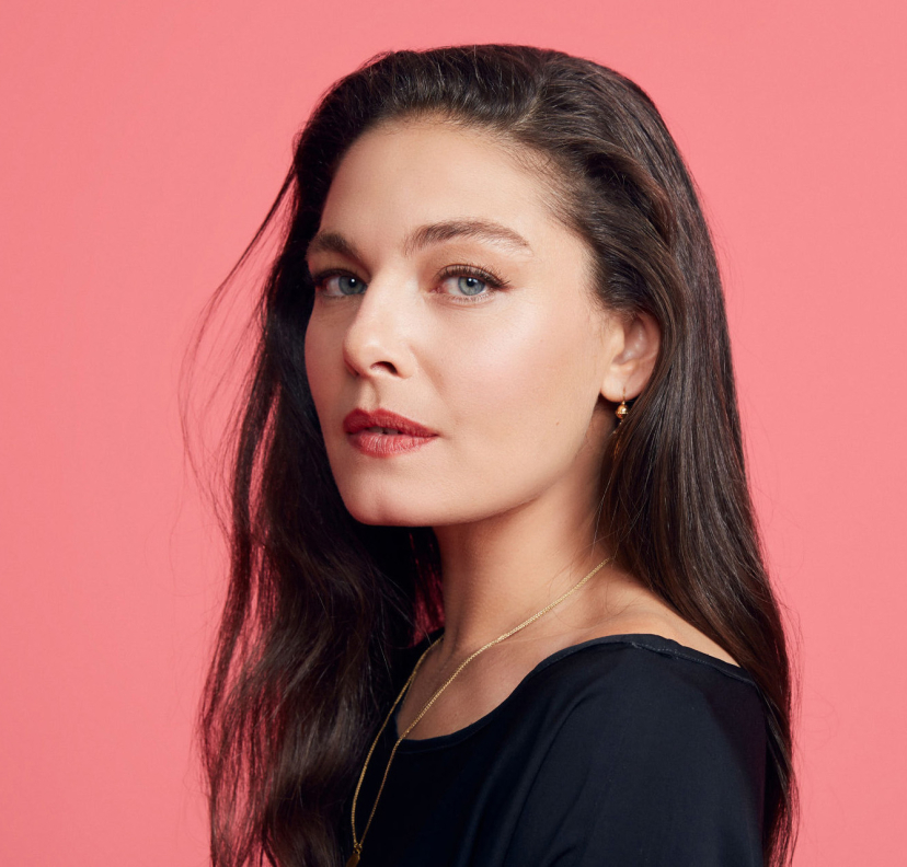 828x792 Resolution Alexa Davalos HD 2022 828x792 Resolution Wallpaper