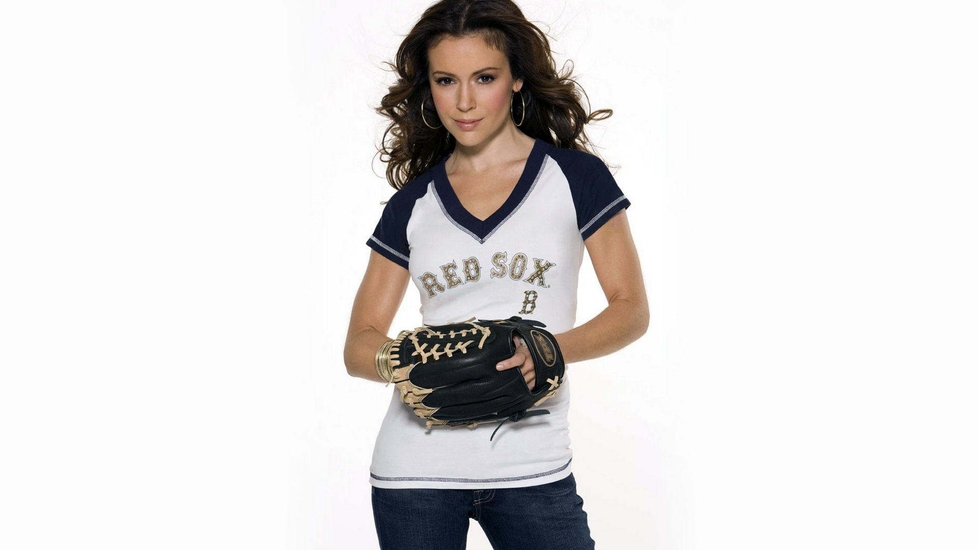 1024x600 Alyssa Milano Sporty Look Images 1024x600 Resolution Images, Photos, Reviews
