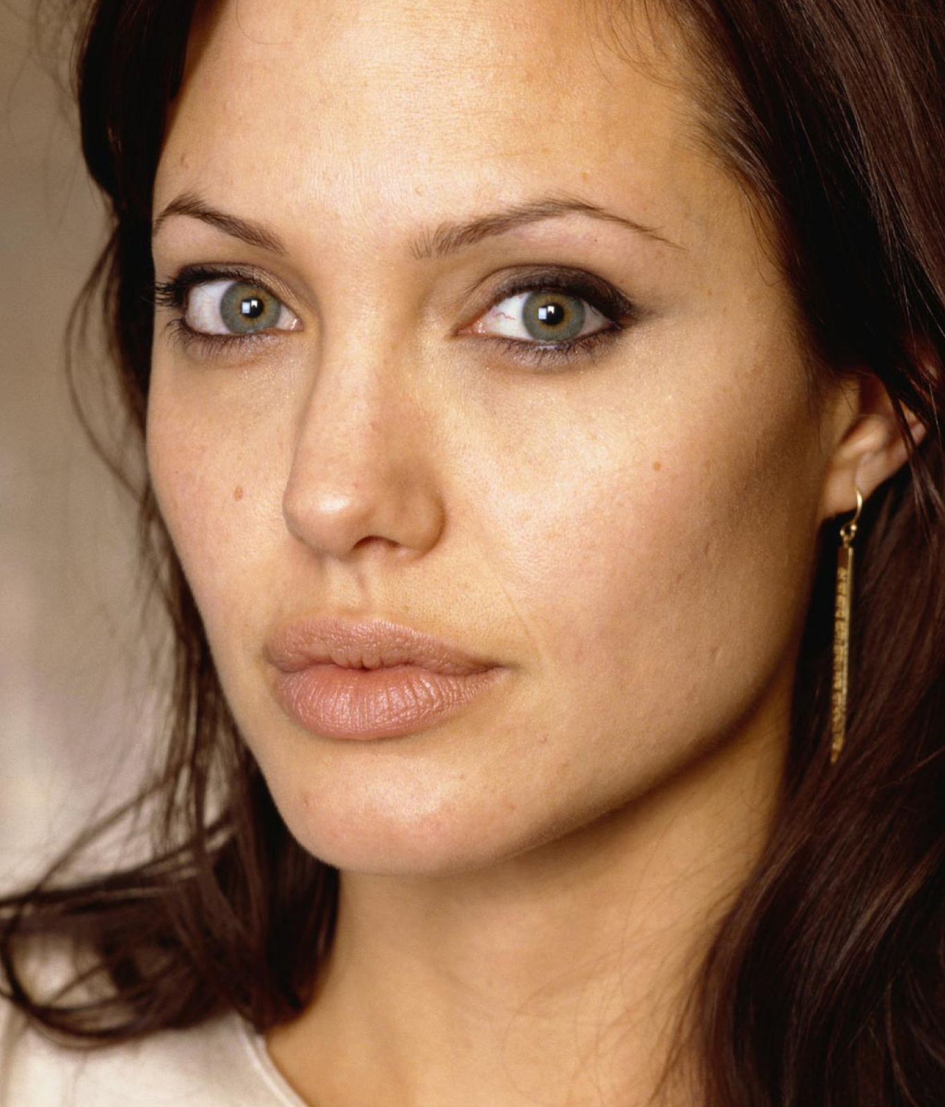 1366x1600 Resolution Angelina Jolie Close Up Hd Images 1366x1600 Resolution Wallpaper