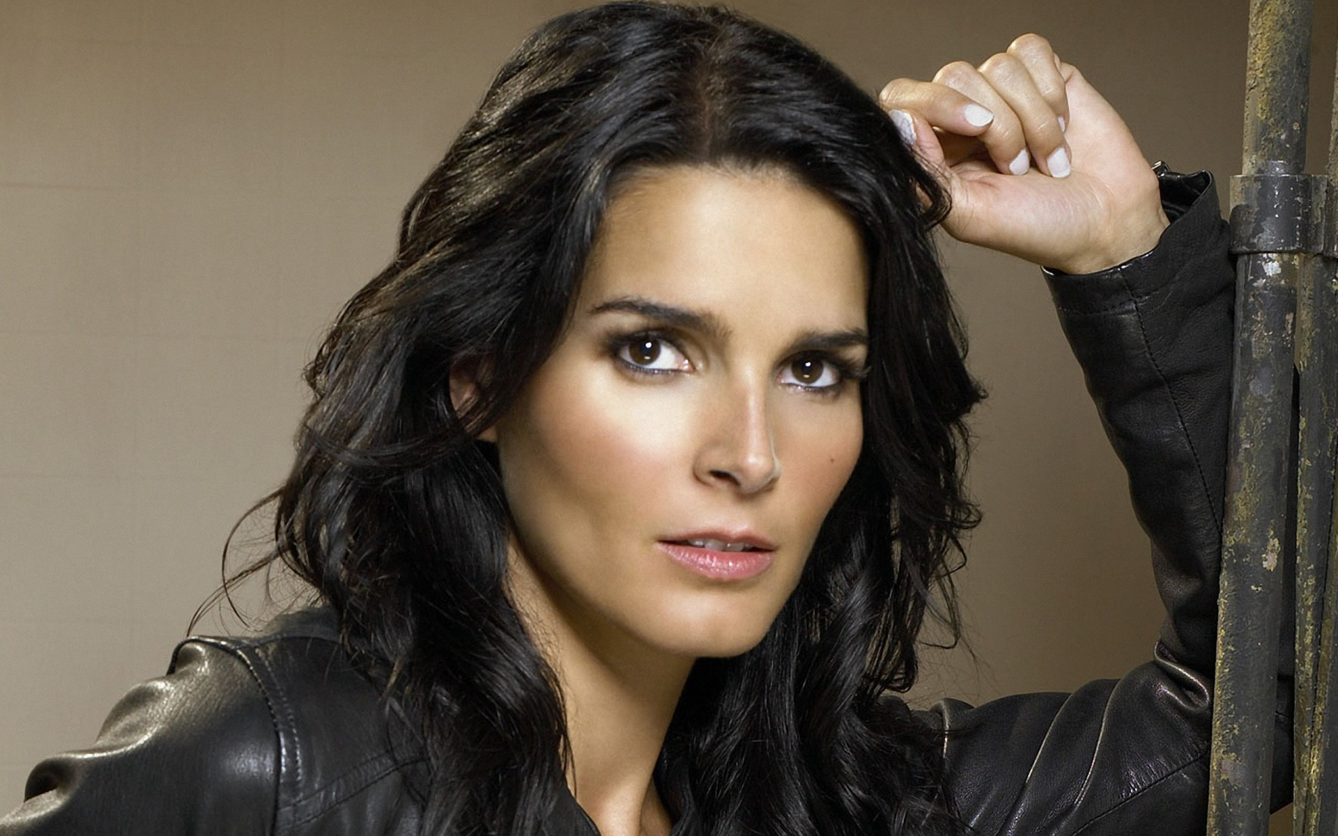 Images hot angie harmon 41 Sexiest