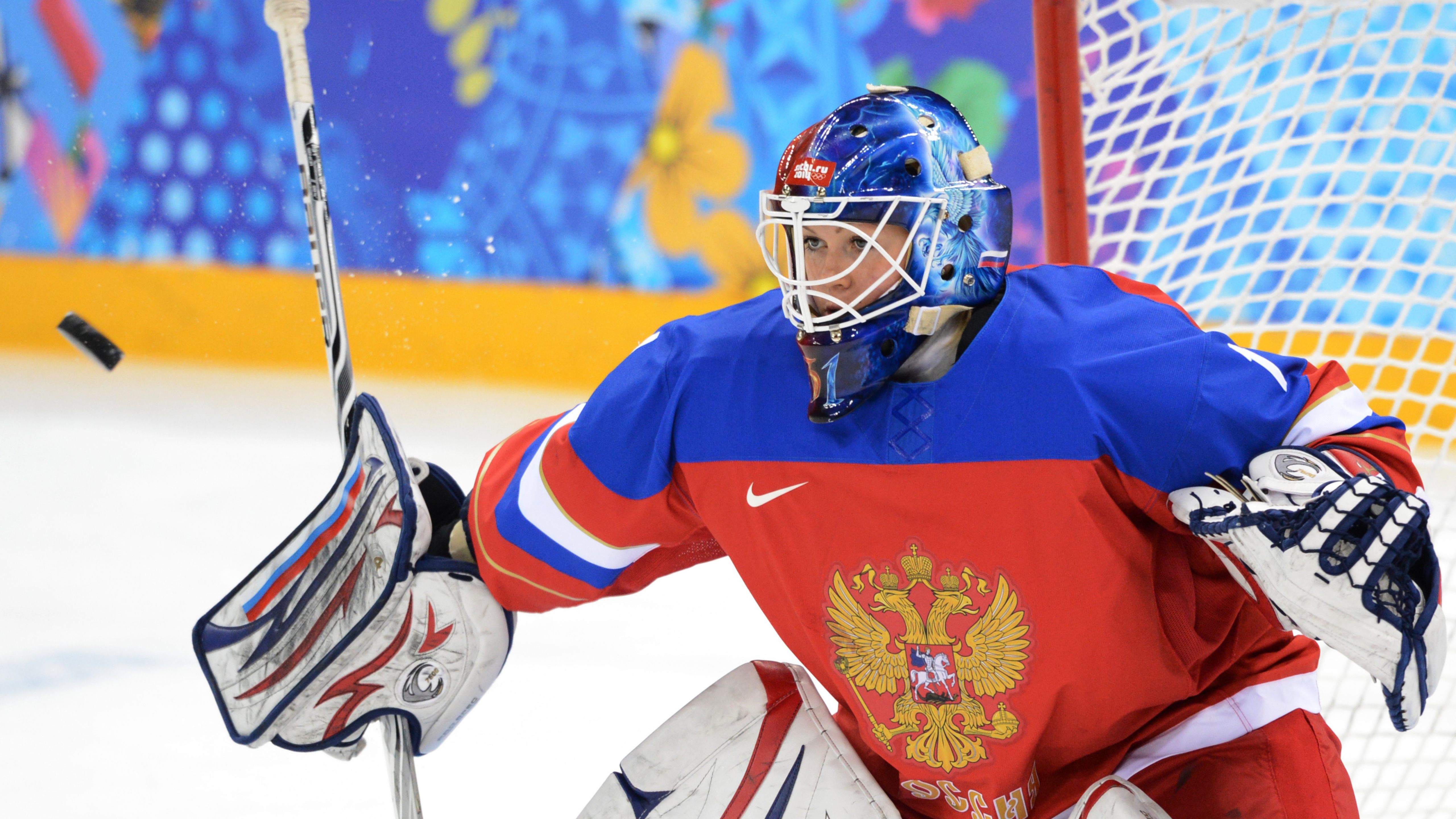 Включи все хоккей. Сборная России хоккей вратарь обои. Хоккейный вратарь Шаповалов.