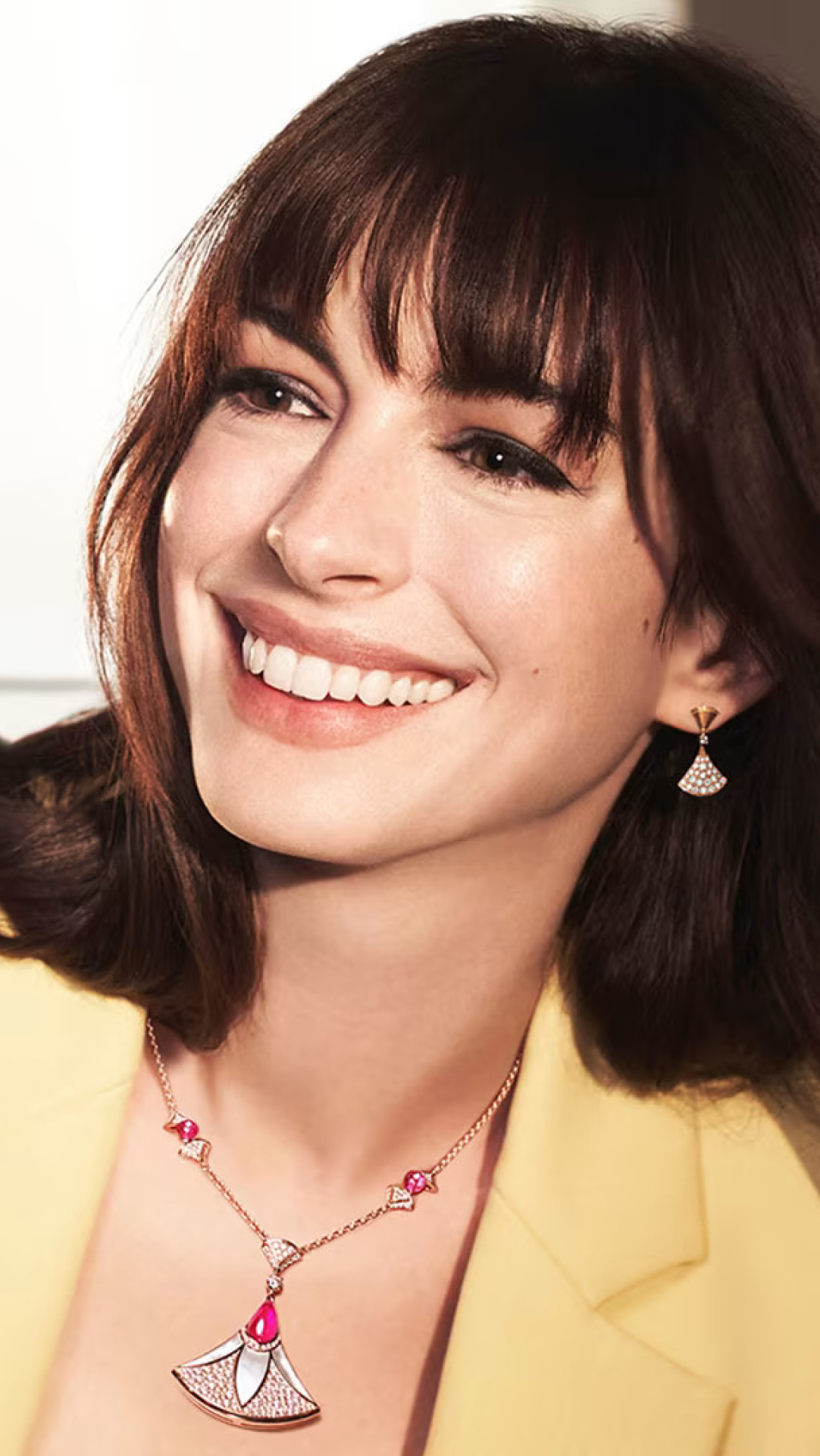 1082x1920 Resolution Anne Hathaway Smiling HD 2024 Photoshoot 1082x1920   Anne Hathaway Smiling Hd 2024 Photoshoot BmZobmqUmZqaraWkpJRmZW1nrWZuZ2U 