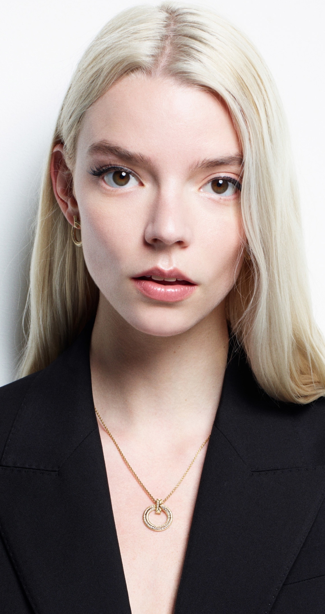 1082x2042 Anya Taylor-Joy 4k Photoshop 2022 1082x2042 Resolution ...