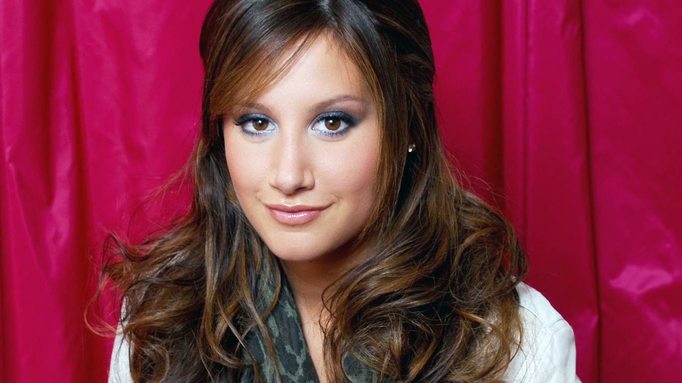 1366x768 Ashley Tisdale Latest Hd Photo Collection ...