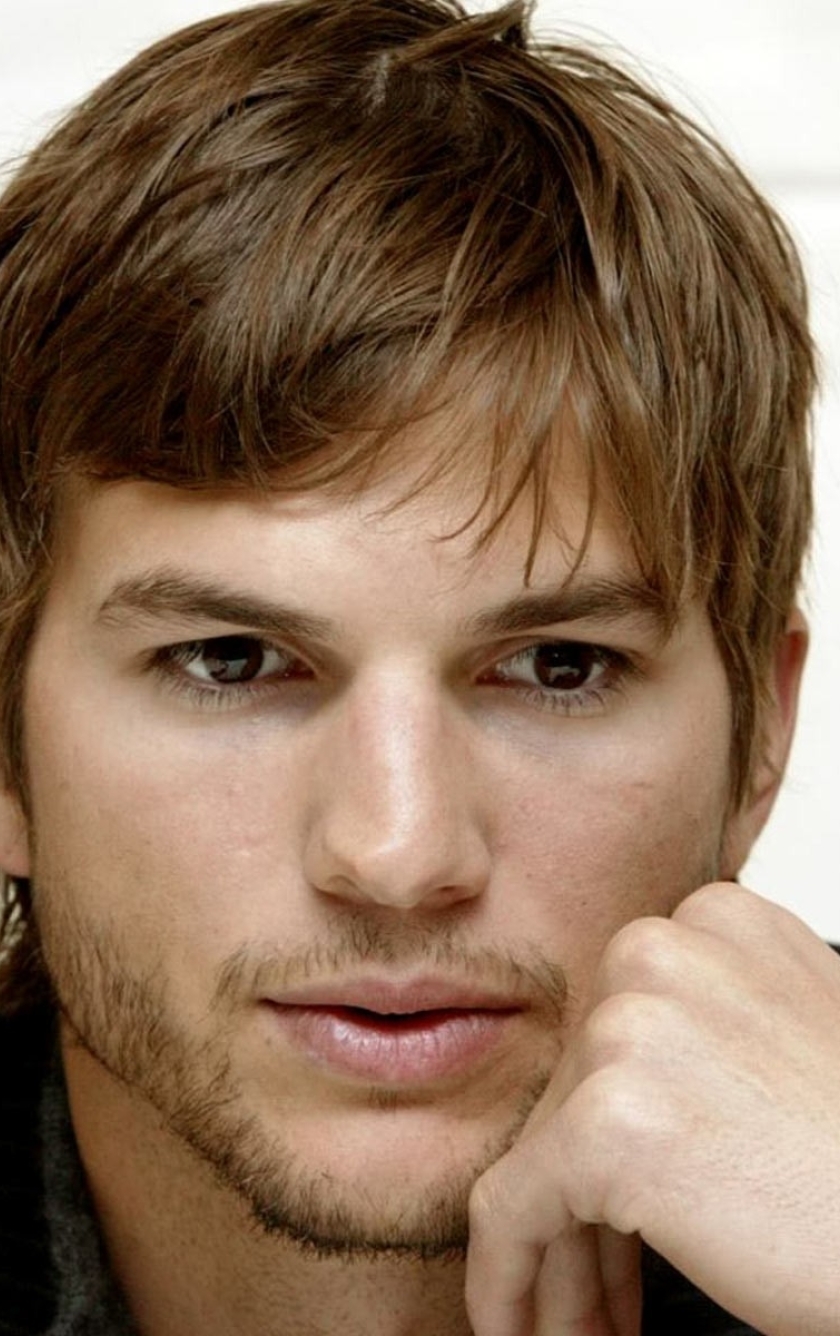 840x1336 Ashton Kutcher Dark Haired Actor Brown Eyed 840x1336