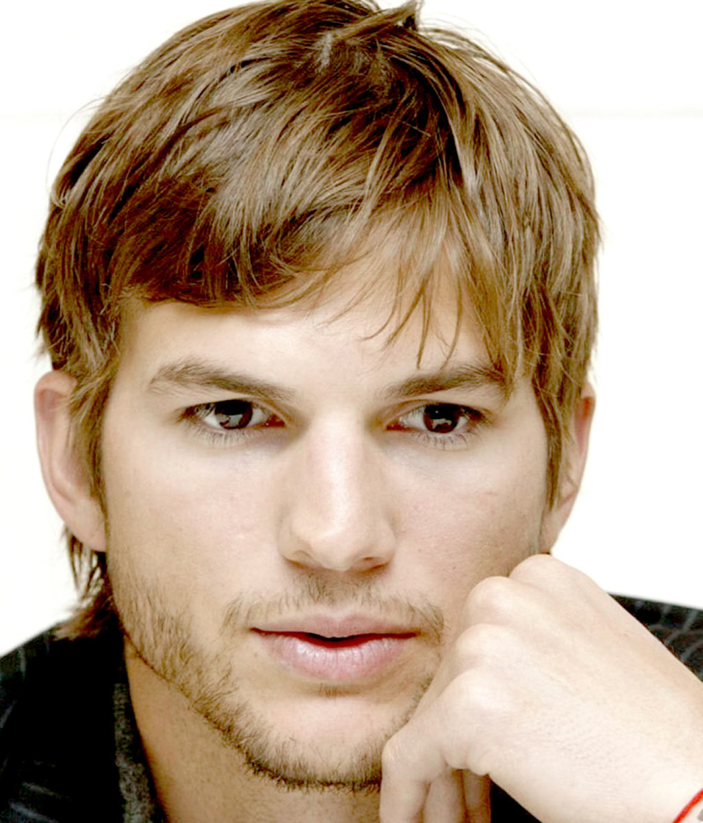 1366x1600 Resolution Ashton Kutcher Dashing Look wallpapers 1366x1600