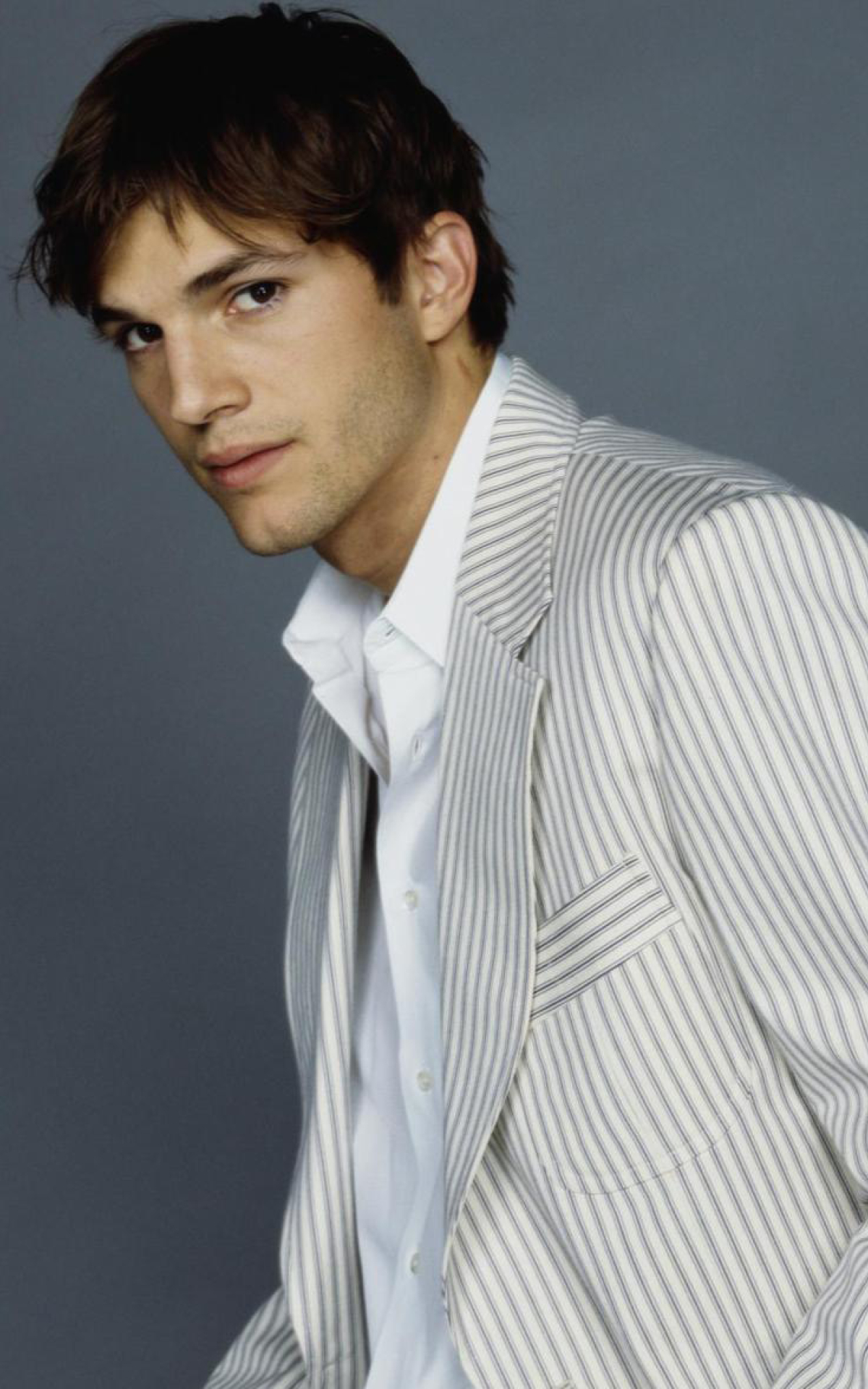 1200x1920 Ashton Kutcher Gentleman wallpapers 1200x1920 Resolution