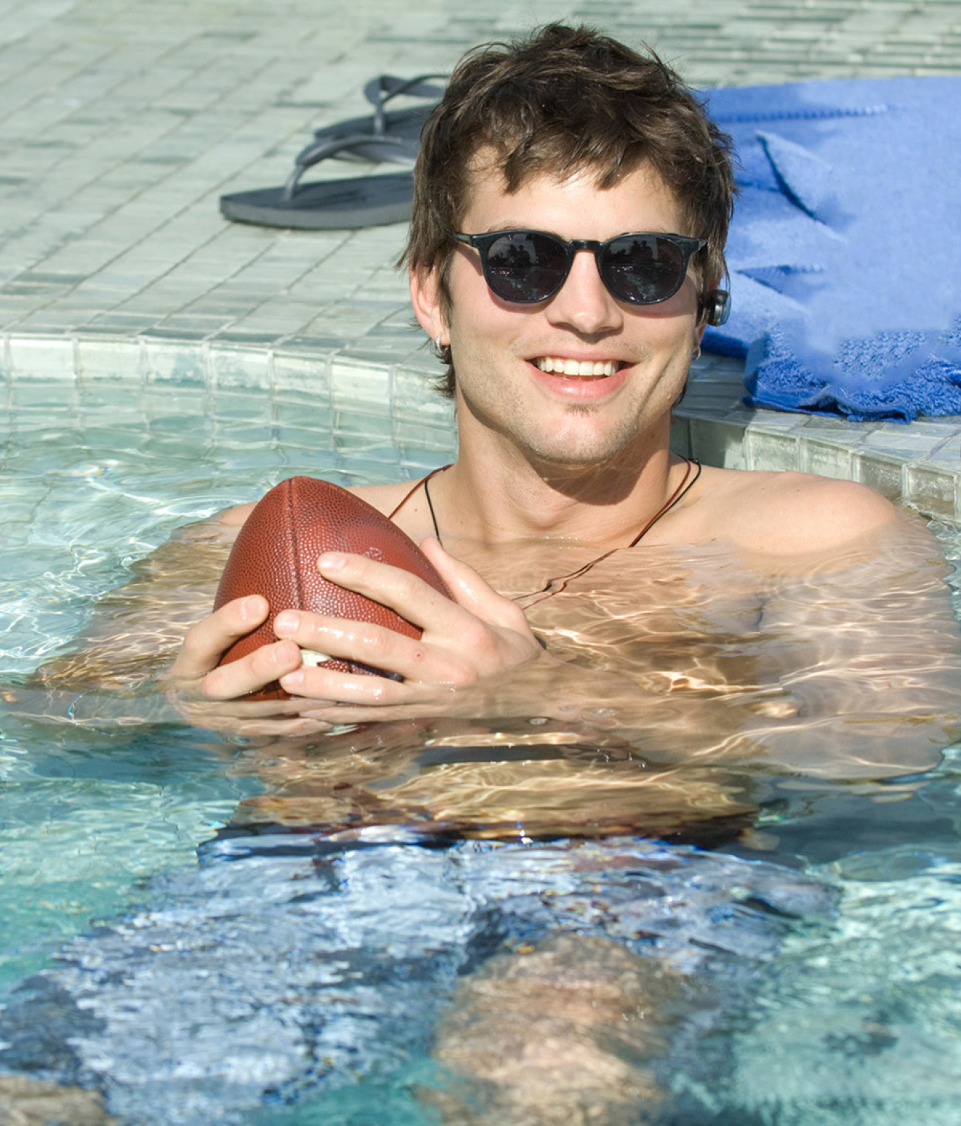 1366x1600 Resolution Ashton Kutcher In Pool wallpaper 1366x1600