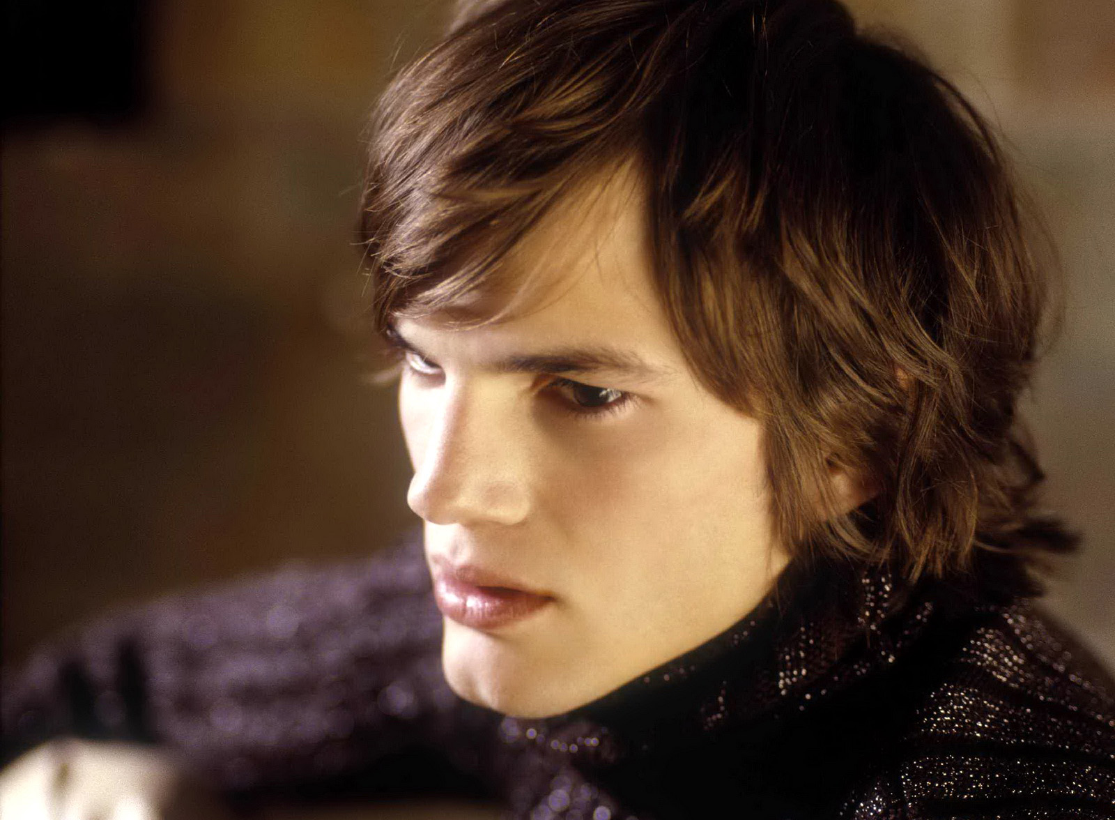 Download Ashton Kutcher Long Hair Close Up Photoshoot 2560x1024