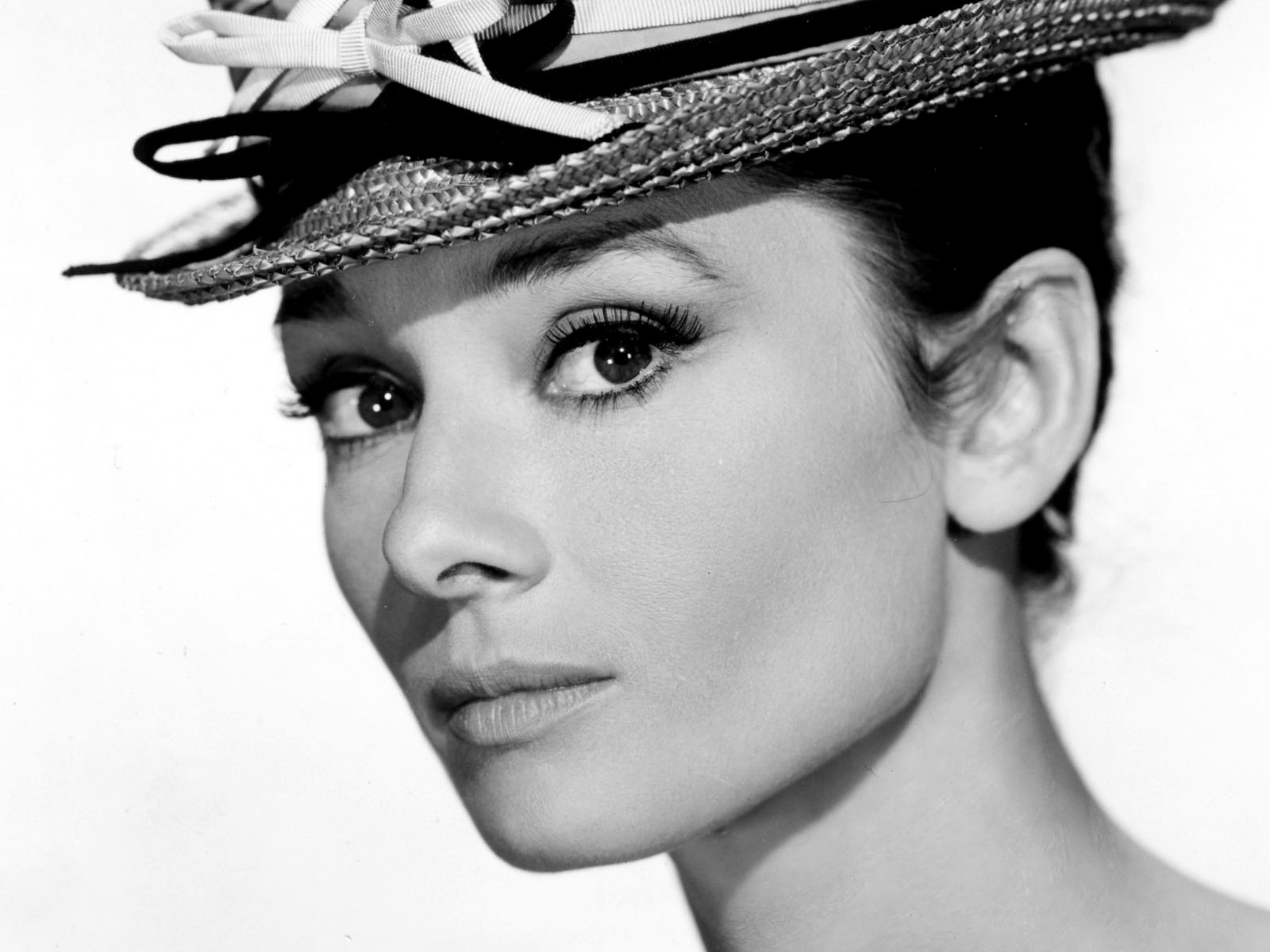 19x Audrey Hepburn Hat Images 19x Resolution Wallpaper Hd Celebrities 4k Wallpapers Images Photos And Background Wallpapers Den