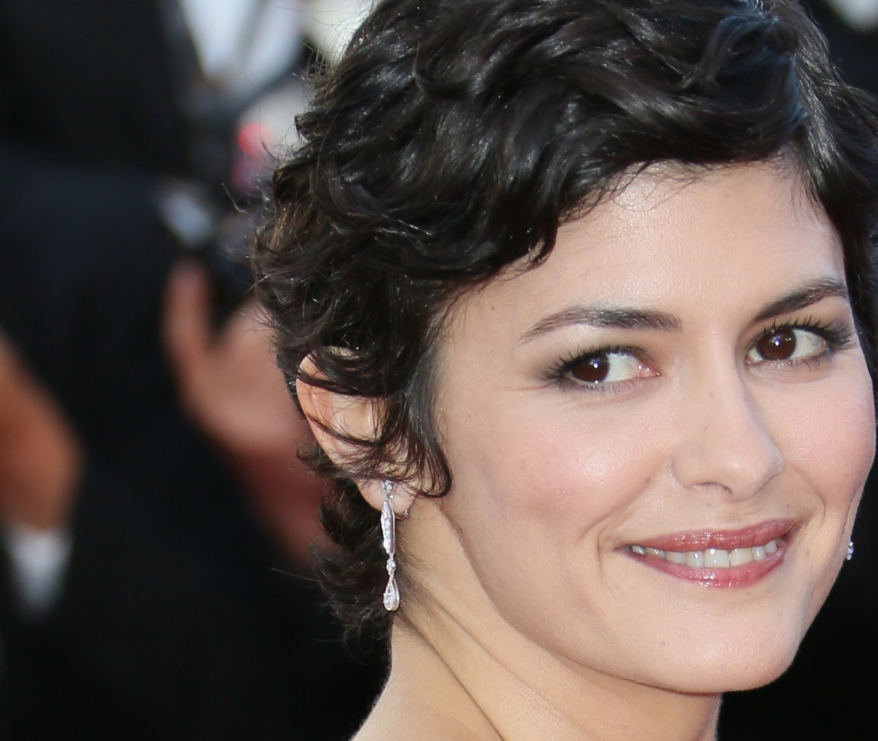 1280x1080 Resolution Audrey Tautou In Boy Cut Hair Style Hd Wallpaper ...