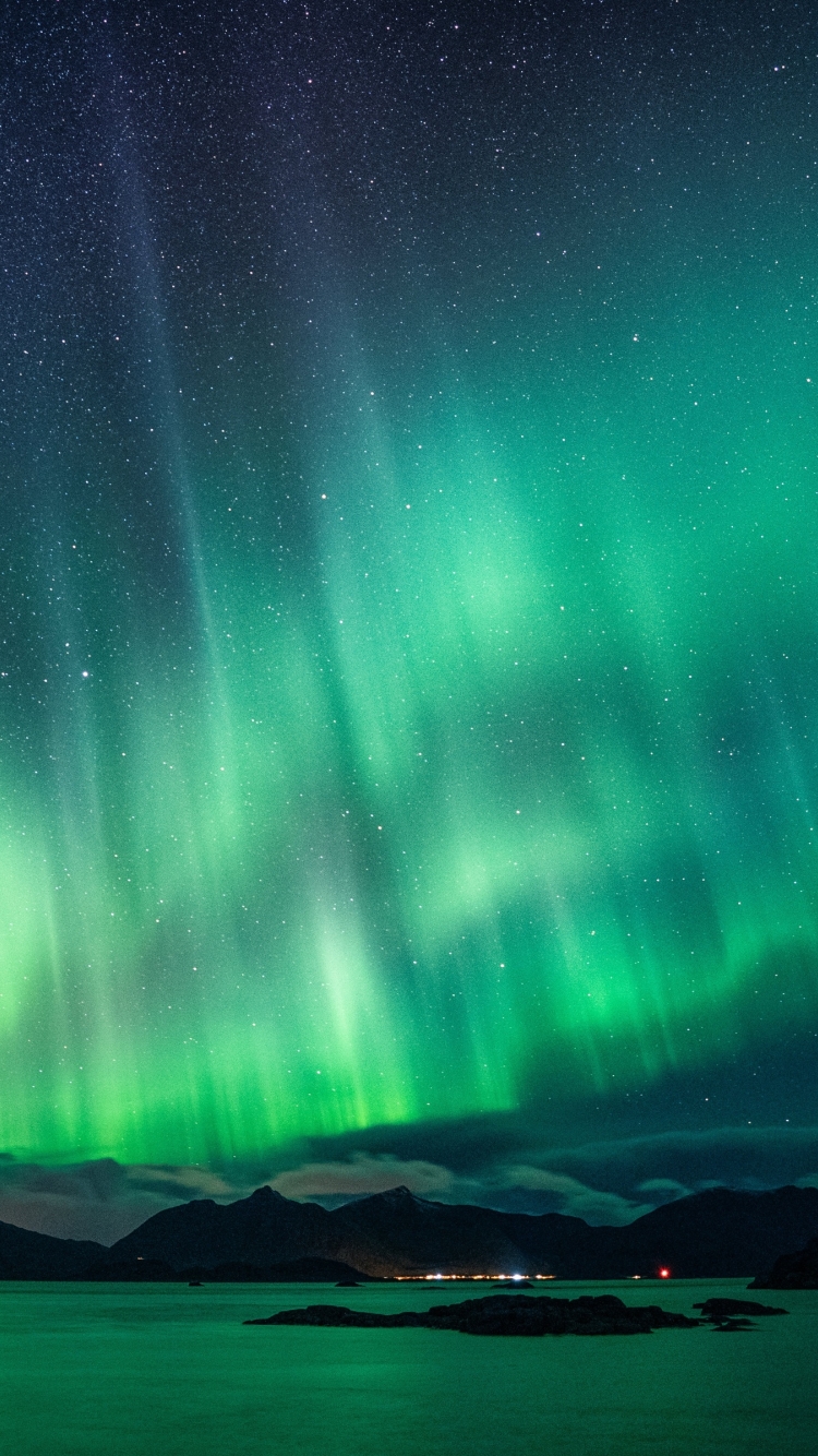 Stunning 4K Desktop Wallpaper featuring the Aurora Borealis