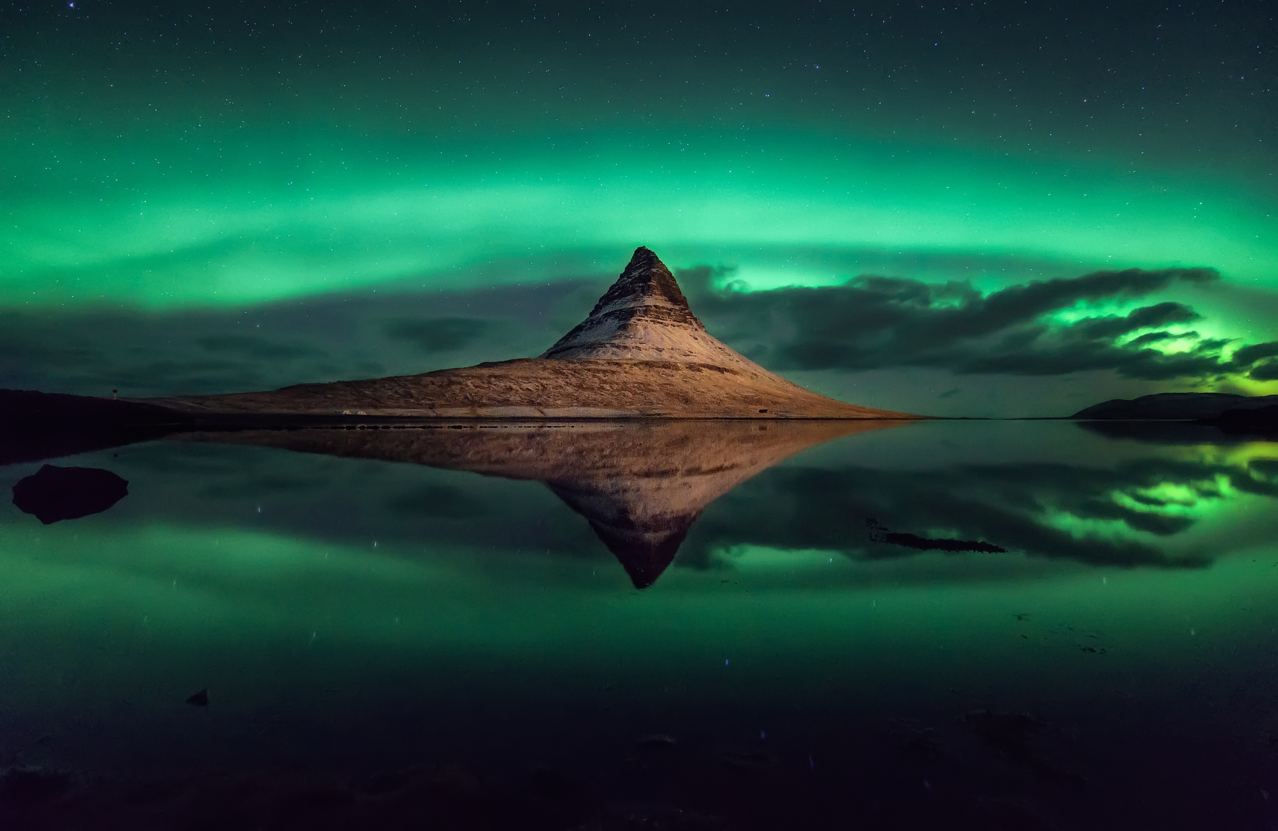 Aurora Borealis Kirkjufell Iceland Wallpaper Hd Nature 4k Wallpapers Images Photos And Background Wallpapers Den