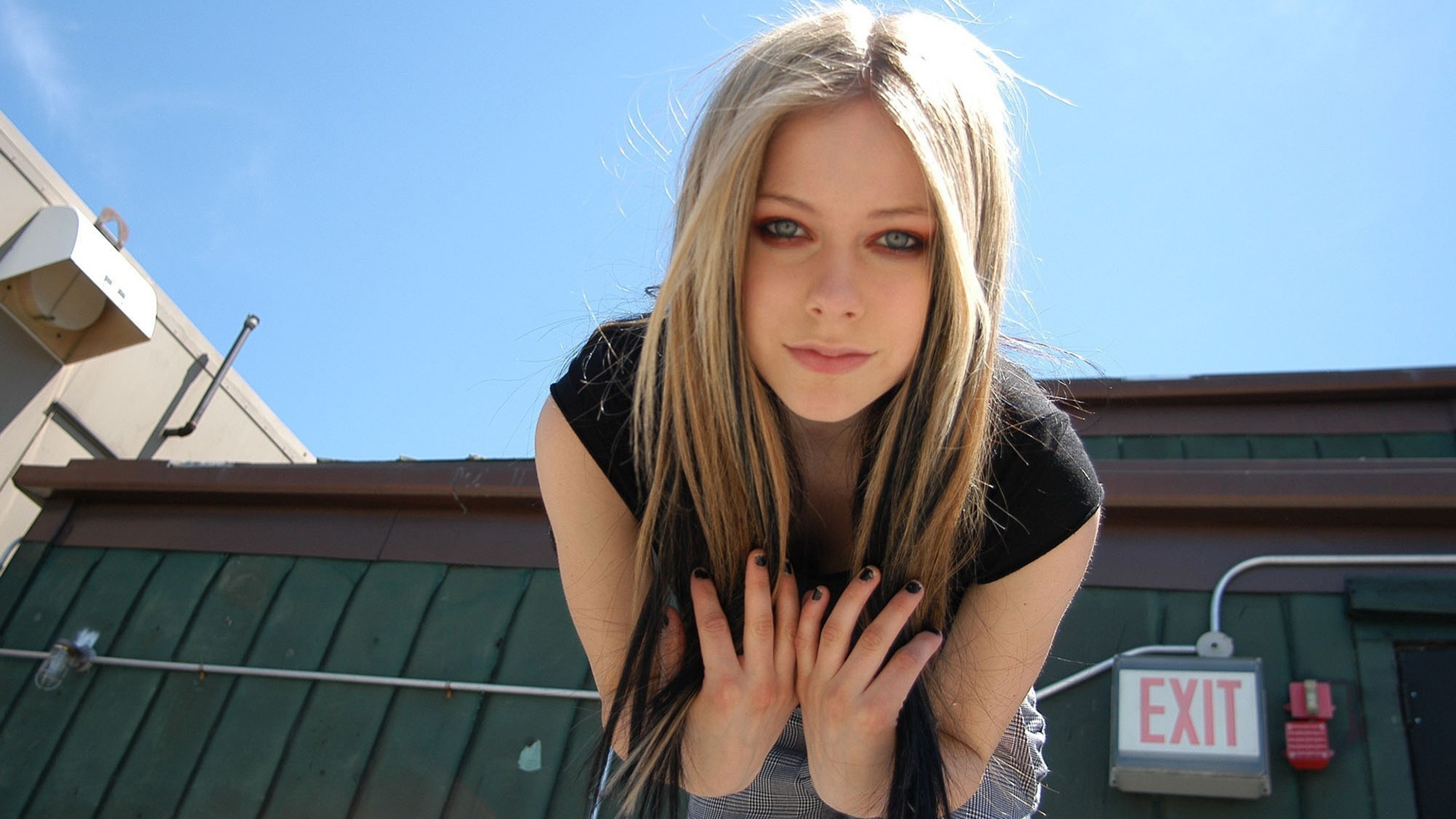 Девственница хочешь девушки. Аврил Лавин. Аврил Лавин фото. Avril Lavigne фото 2004. Аврил Лавин лицо.