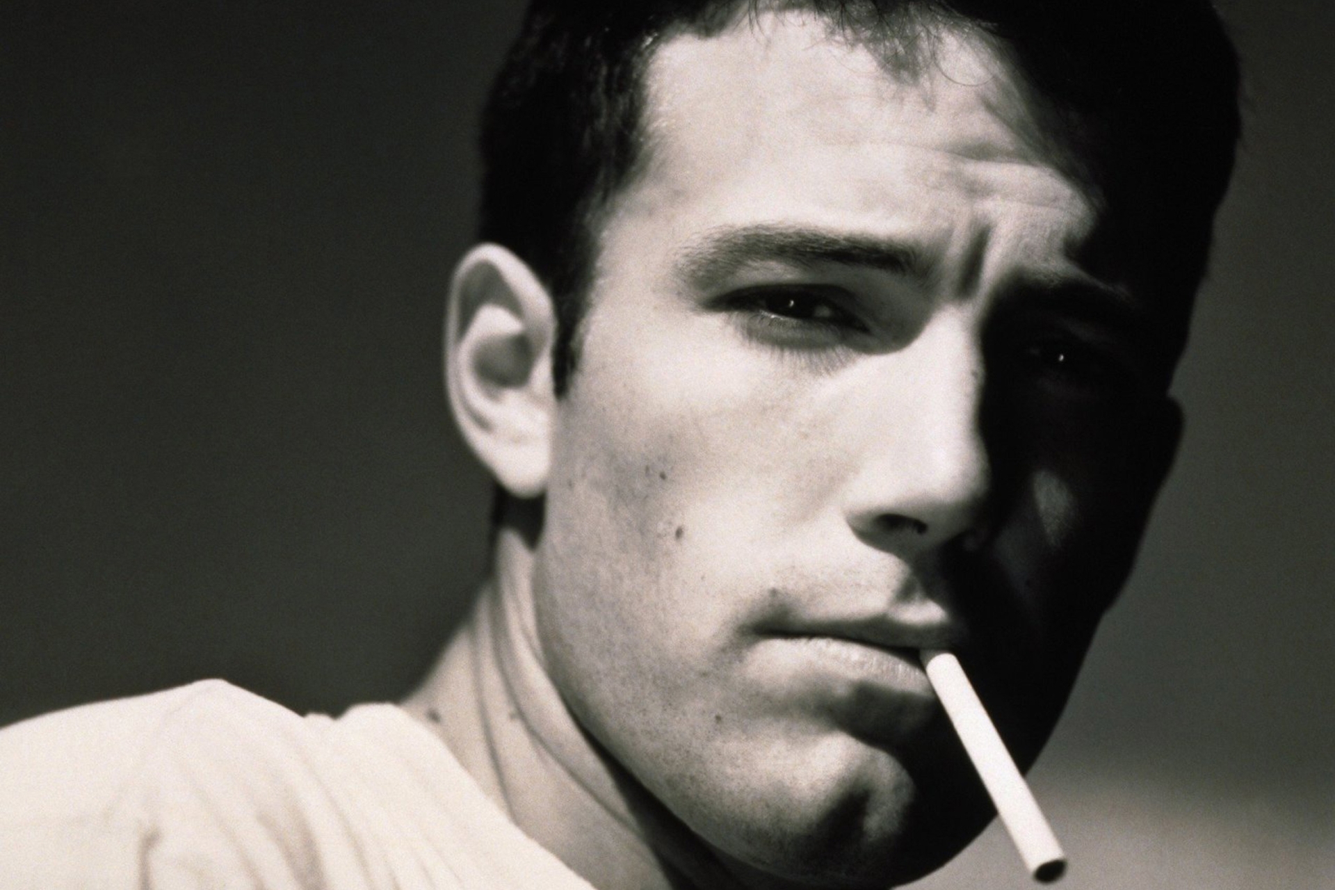 1920x1280 Resolution ben affleck, face, cigarettes 1920x1280 Resolution