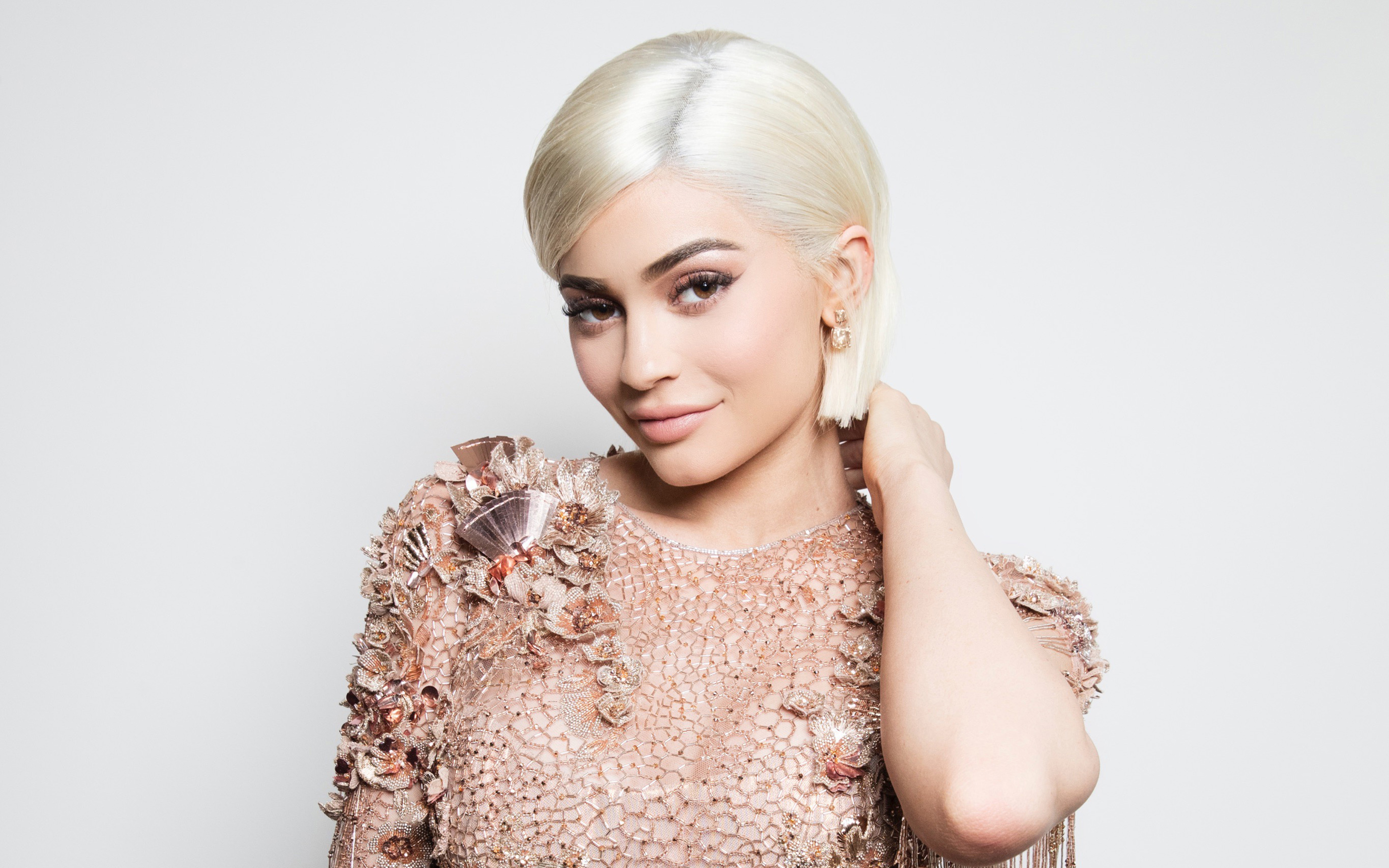Blonde Kylie Jenner 2018 Wallpaper Hd Celebrities 4k Wallpapers Images And Background