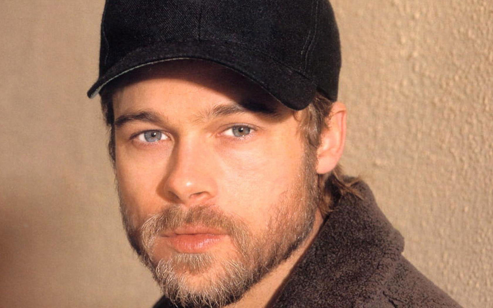 540x960169220 Brad Pitt In Cap 