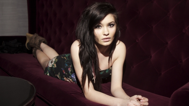 640x360 Brunette Couch Lie 640x360 Resolution Wallpaper Hd Girls 4k Wallpapers Images