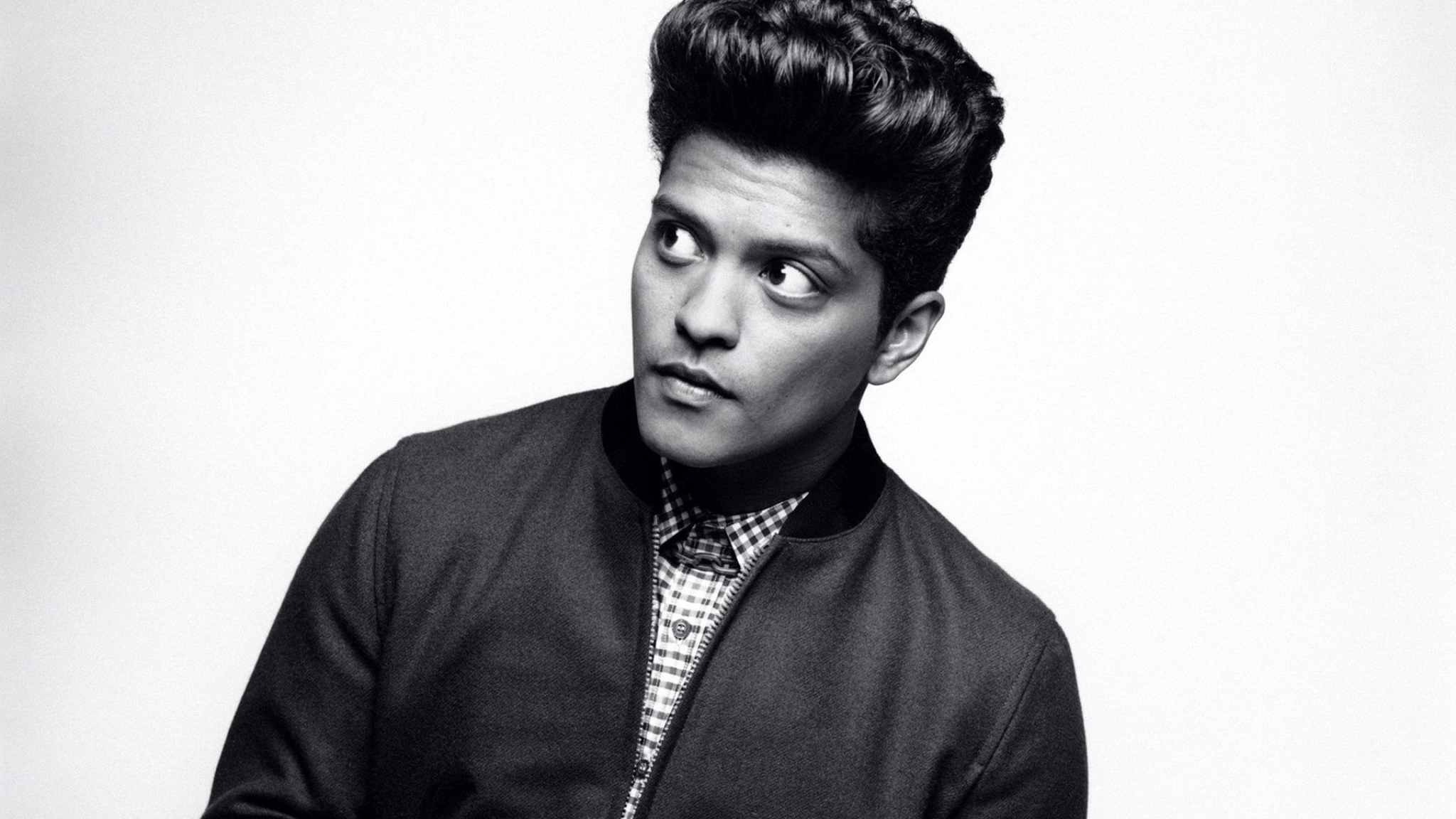 Bruno mars locked out. Бруно Марс. Бруно Марс 2021. Певец Бруно Марс. Бруно Марс сейчас.