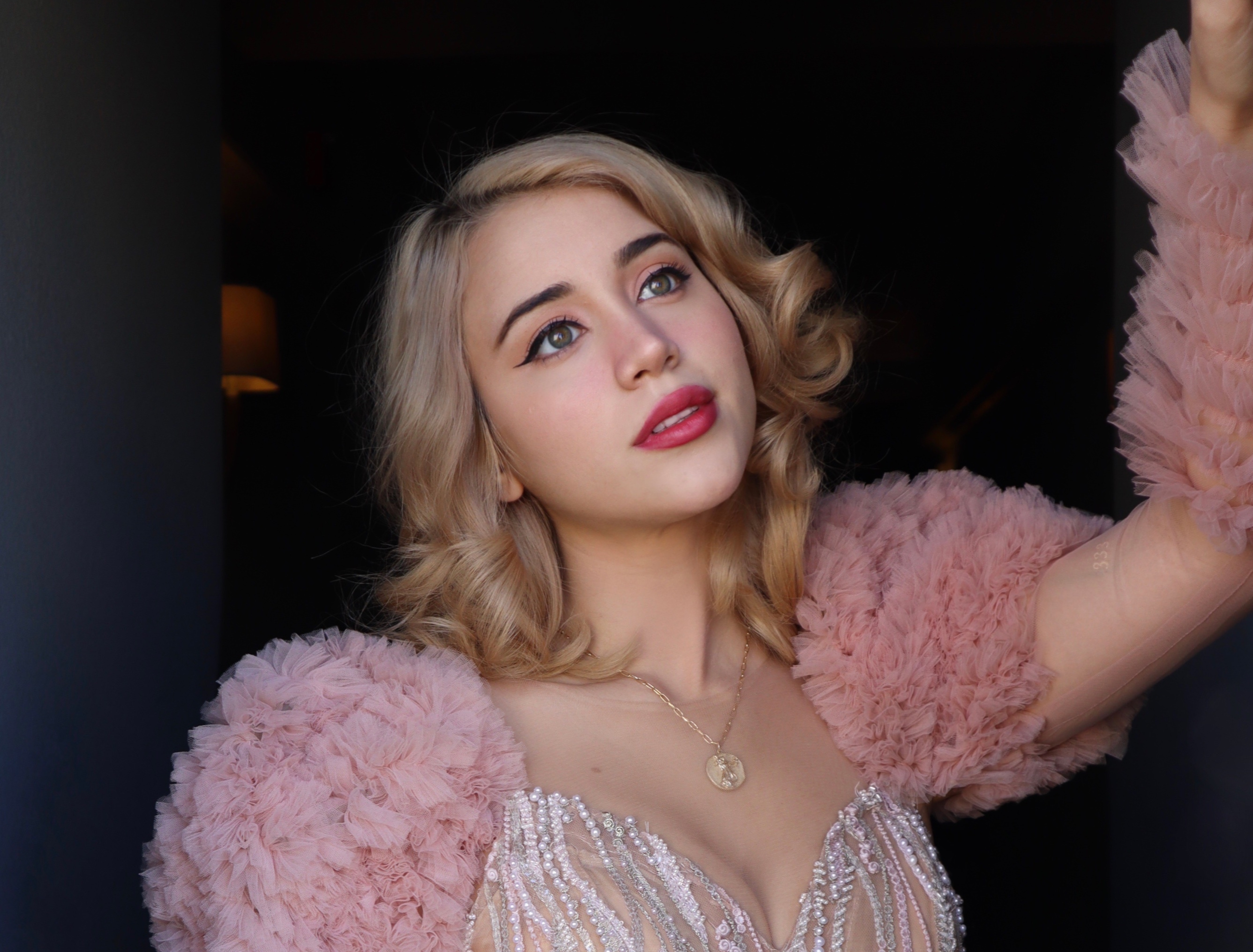4000x3040 Resolution Caylee Cowan 2021 4000x3040 Resolution Wallpaper