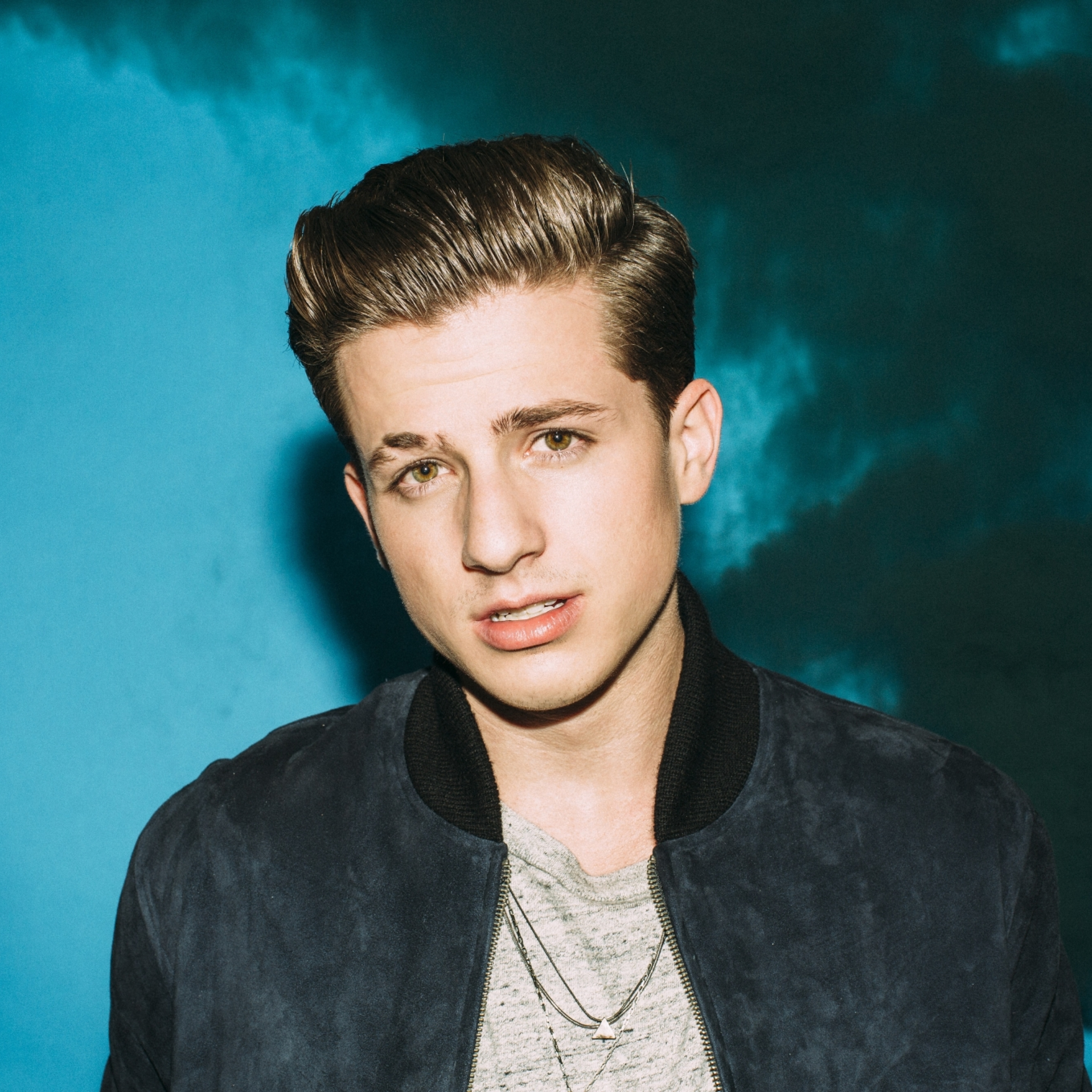 Charlie puth. Чарли пут. Певец Чарли пут. Charlie Puth 2021. Чарли пут 2022.