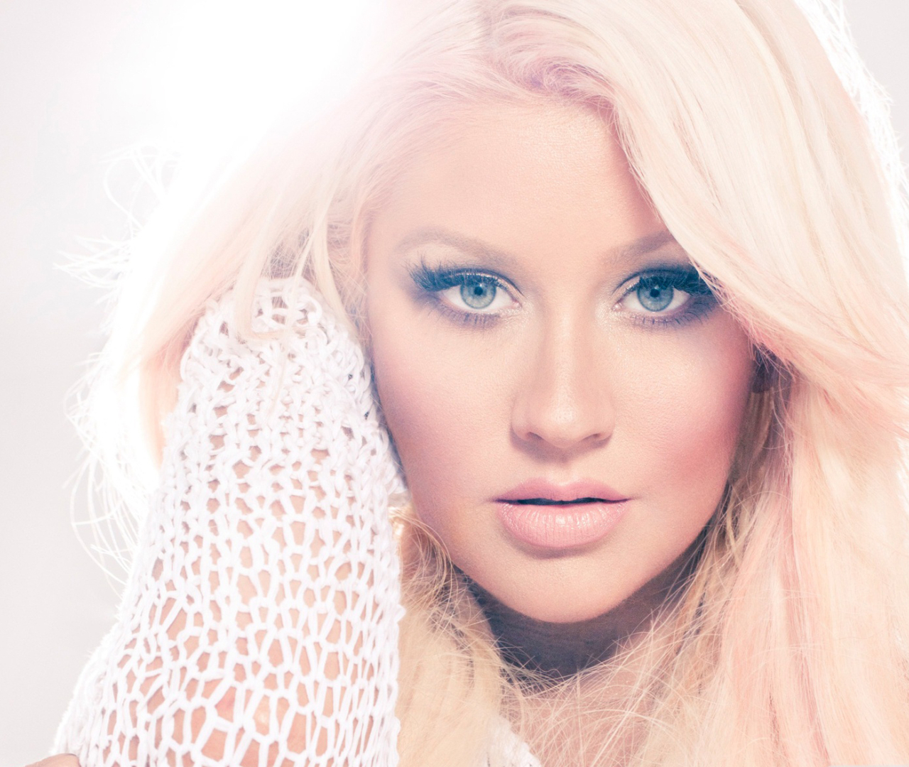 1280x1080 Resolution Christina Aguilera close up wallpapers 1280x1080