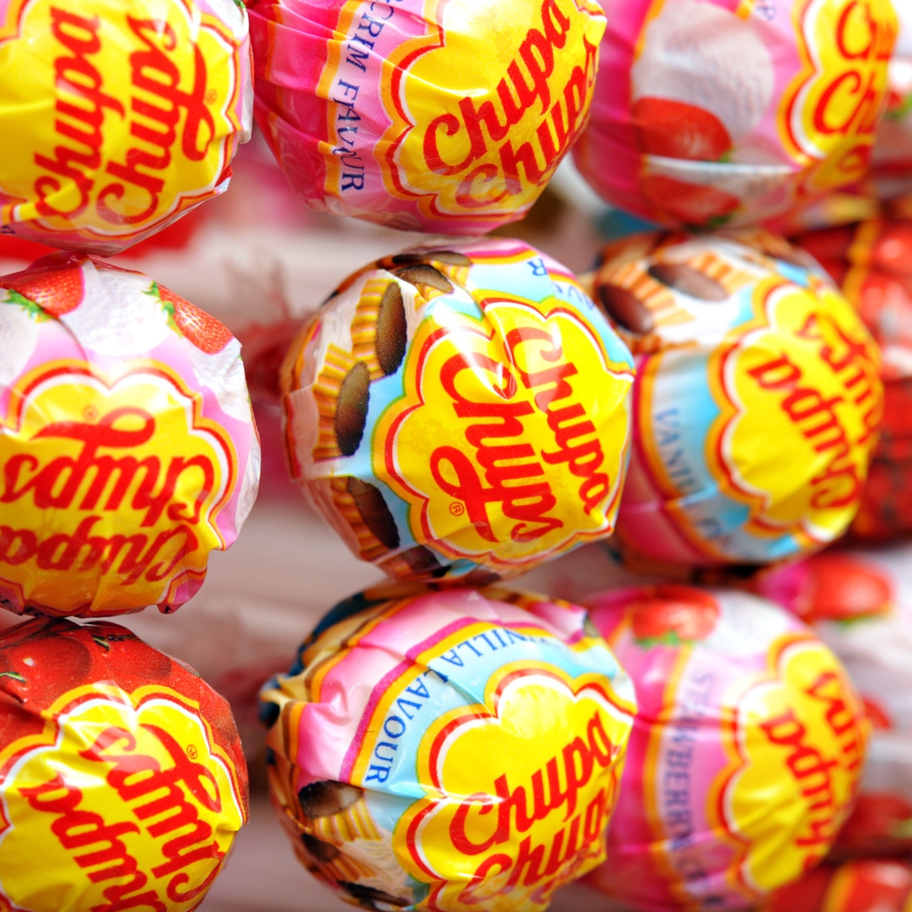 Chupa chups. Чупа Чупс 1969. Чупа Чупс 90е. Chupa chups конфеты. Упаковщик Чупа Чупс.