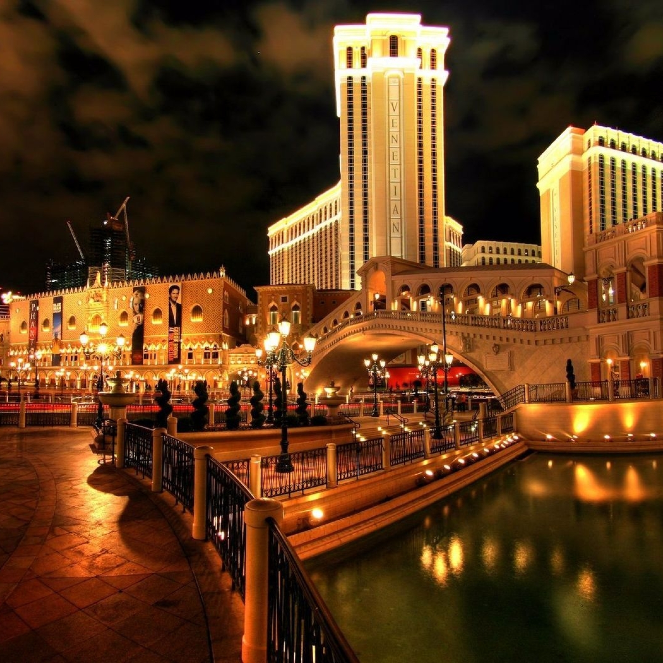 Venetian hotel las vegas. Лас-Вегас. Мост Лас Вегас. Казино Лас Вегаса. Лас Вегас ночной огни.