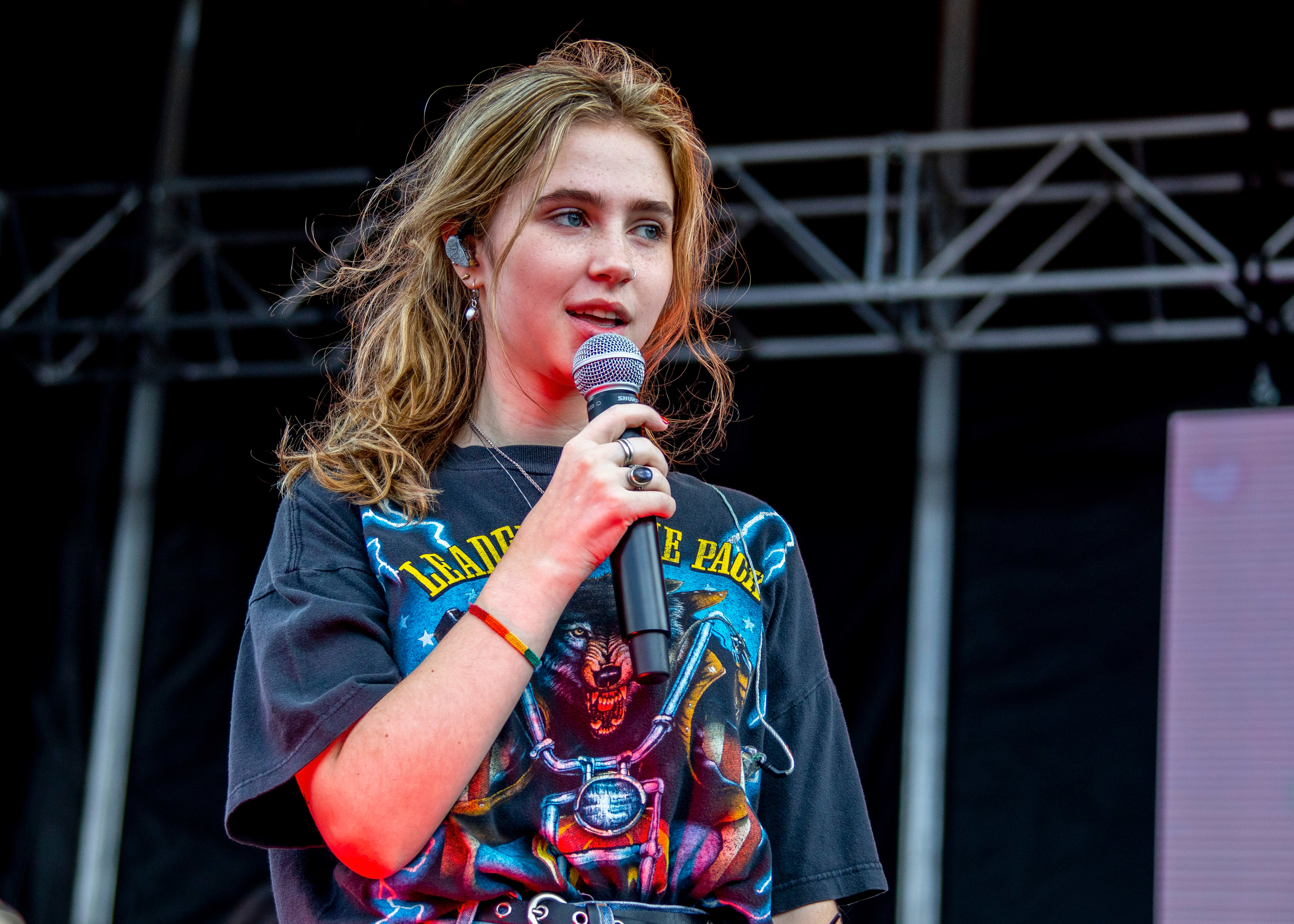 Clairo Singer 2021 Wallpaper, HD Celebrities 4K Wallpapers, Images, Photos  and Background - Wallpapers Den