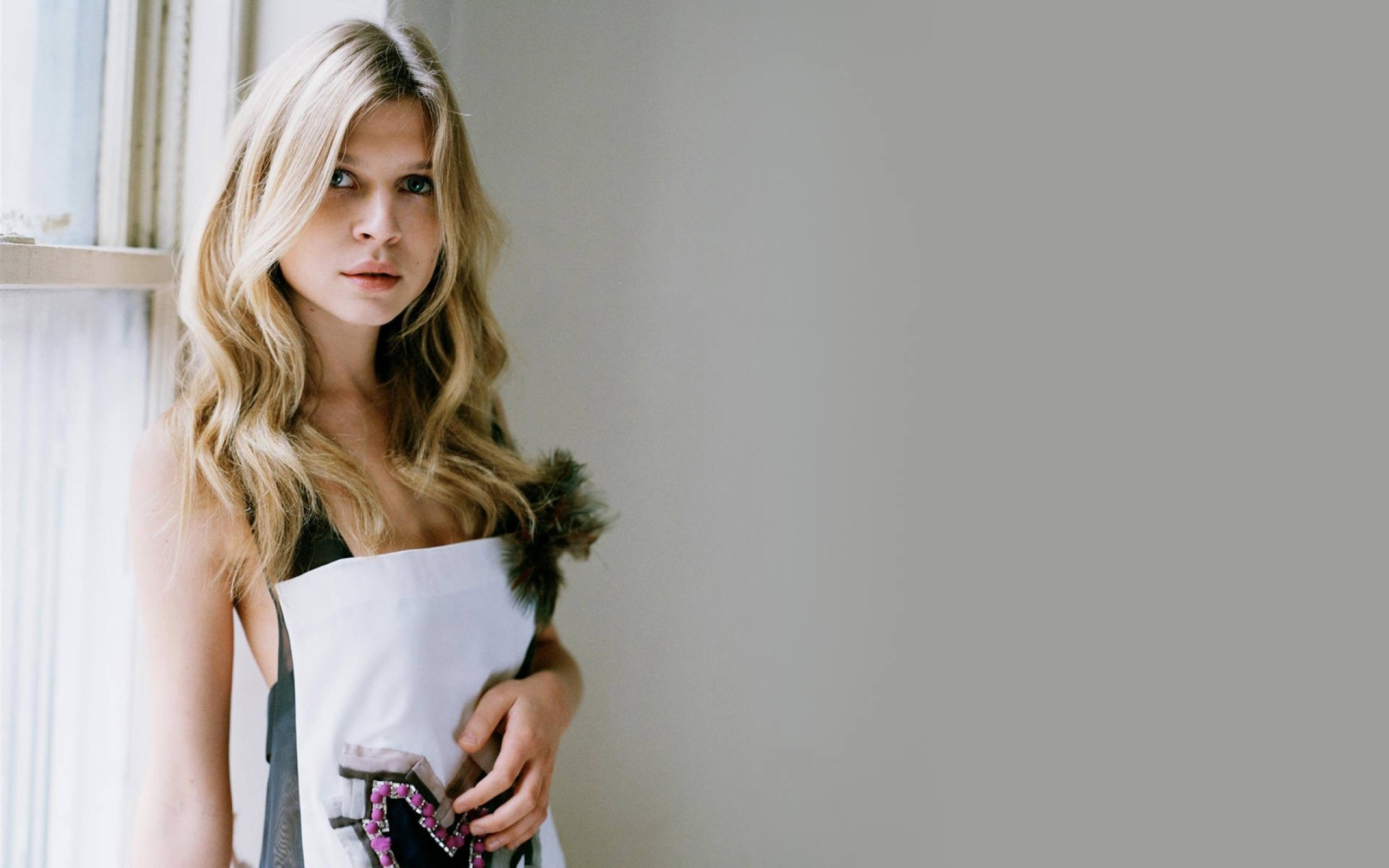 2560x1600 Clemence Poesy Blonde Girl 2560x1600 Resolution Images, Photos, Reviews