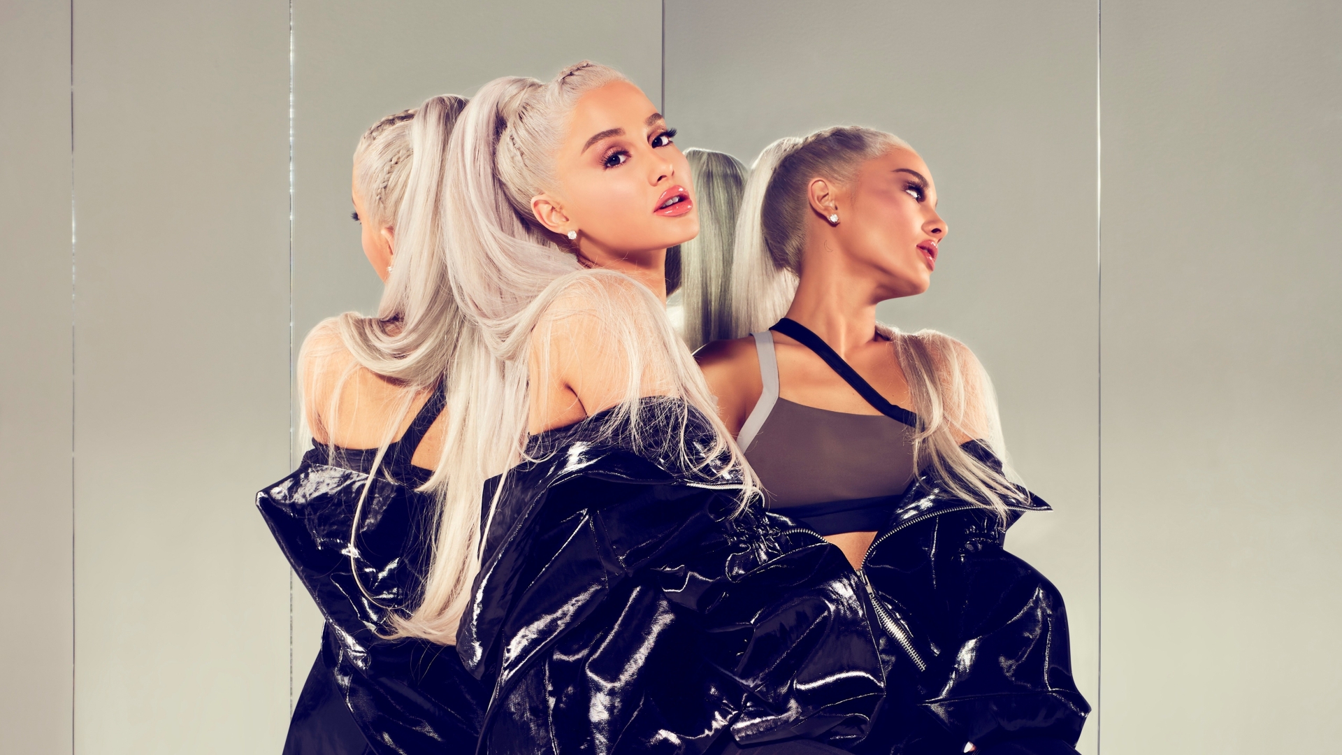 Featured image of post Ariana Grande Wallpaper 2019 - Ariana grande black and white photo.