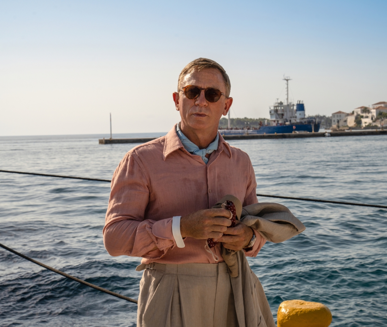 1280x1080 Resolution Daniel Craig in Glass Onion A Knives Out Mystery ...