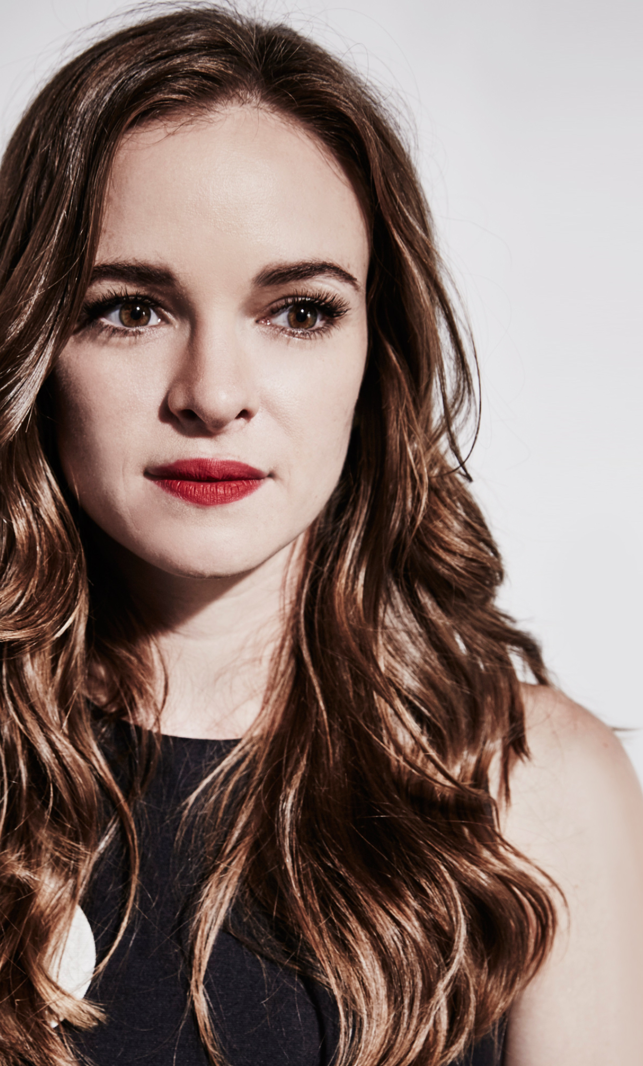 1280x2120 Resolution Danielle Panabaker Portrait iPhone 6 plus