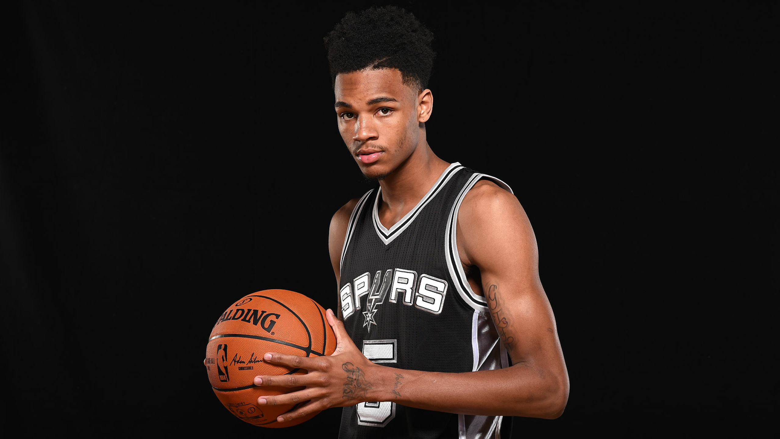 Габонский профессиональный баскетболист. Dejounte Murray. Murray'22 баскетболист. Деженто Мюрей баскетболист. Дежонте Мбррей.