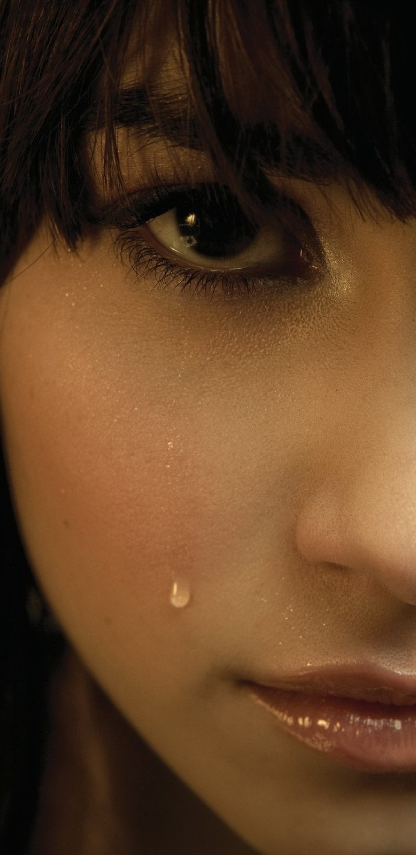 Фото девушка со слезами на глазах