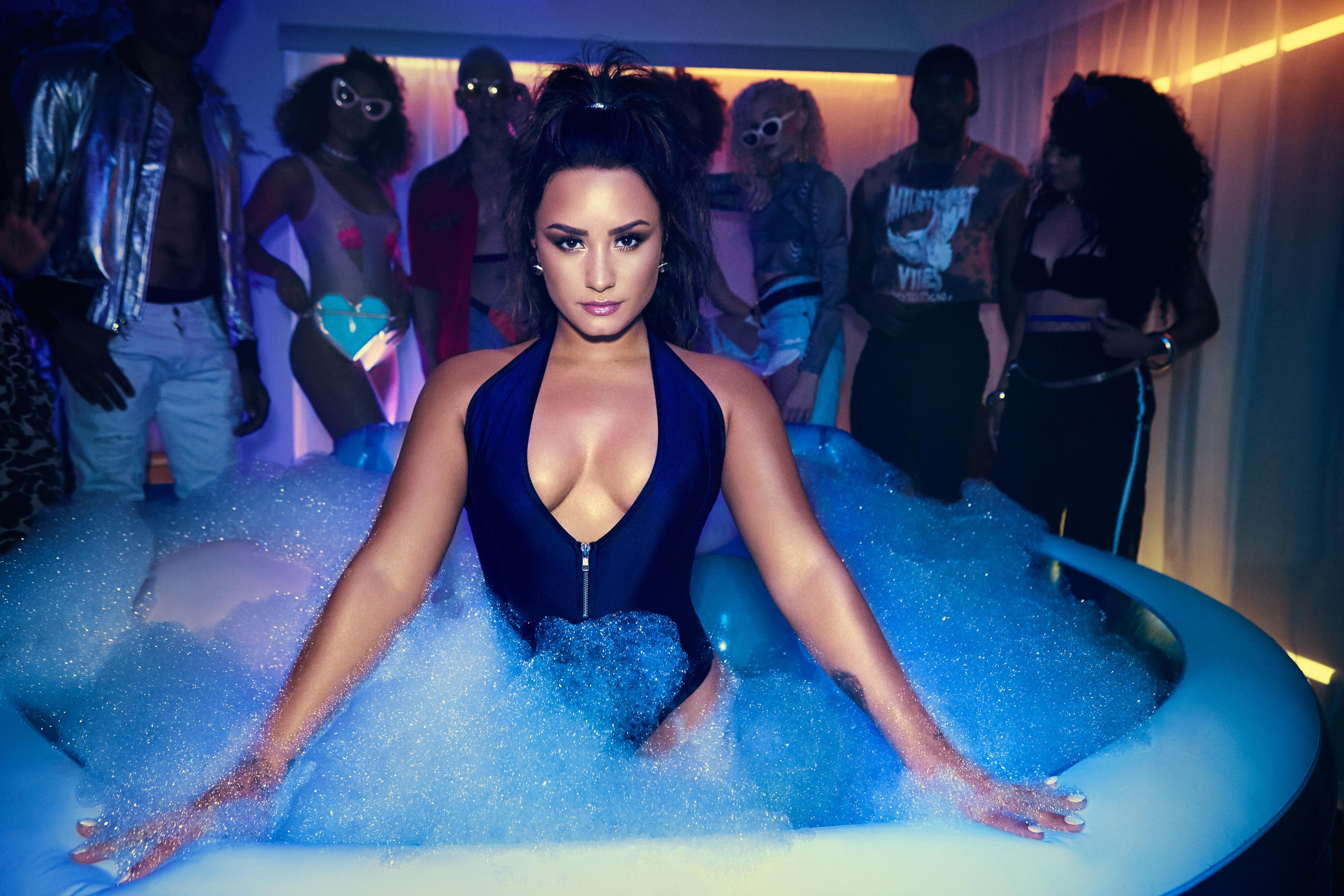 Demi Lovato Iphone Wallpaper 2018 Mister Wallpapers