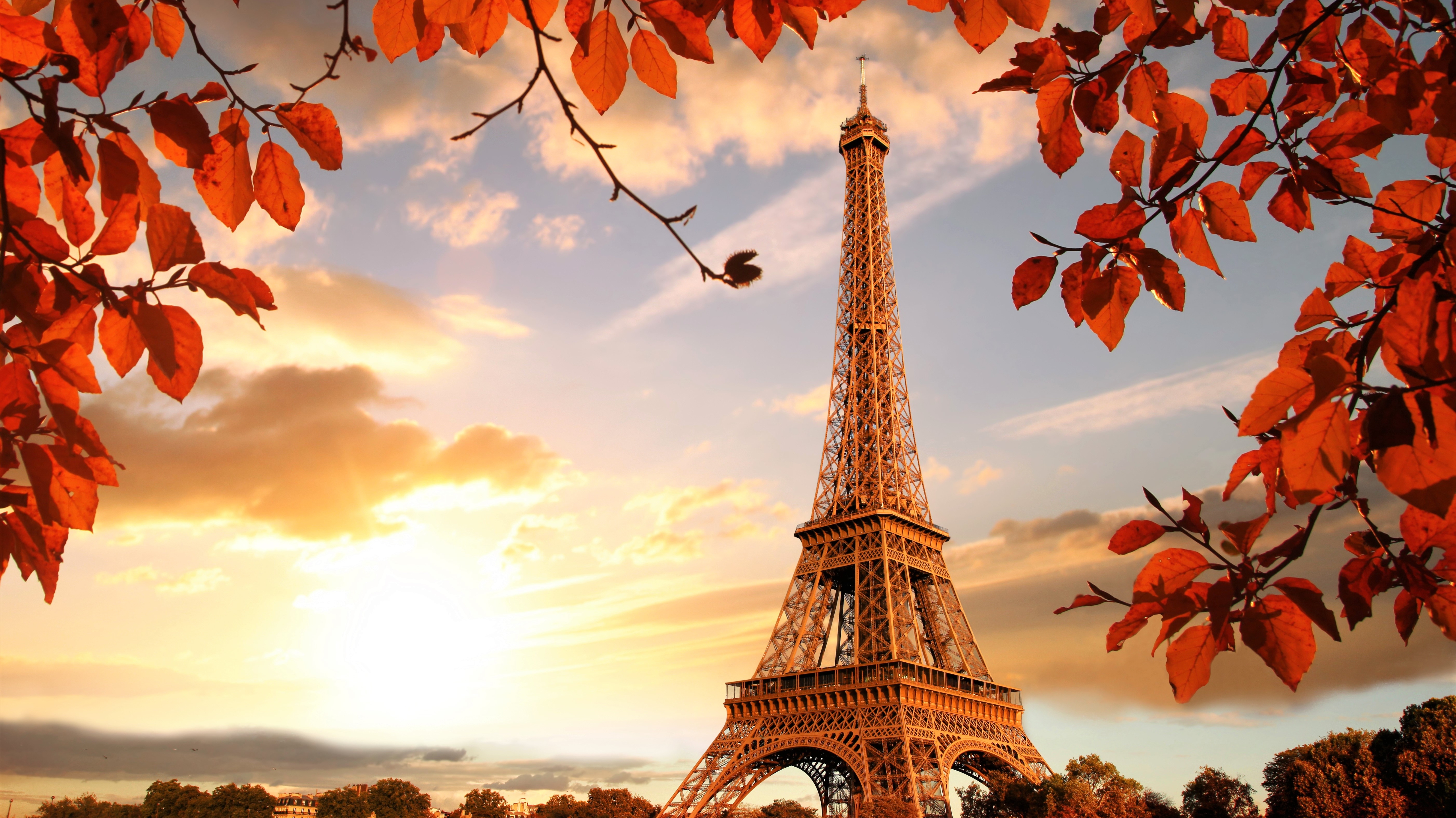 5120x2880 Eiffel Tower in Autumn France Paris  Fall 5K 
