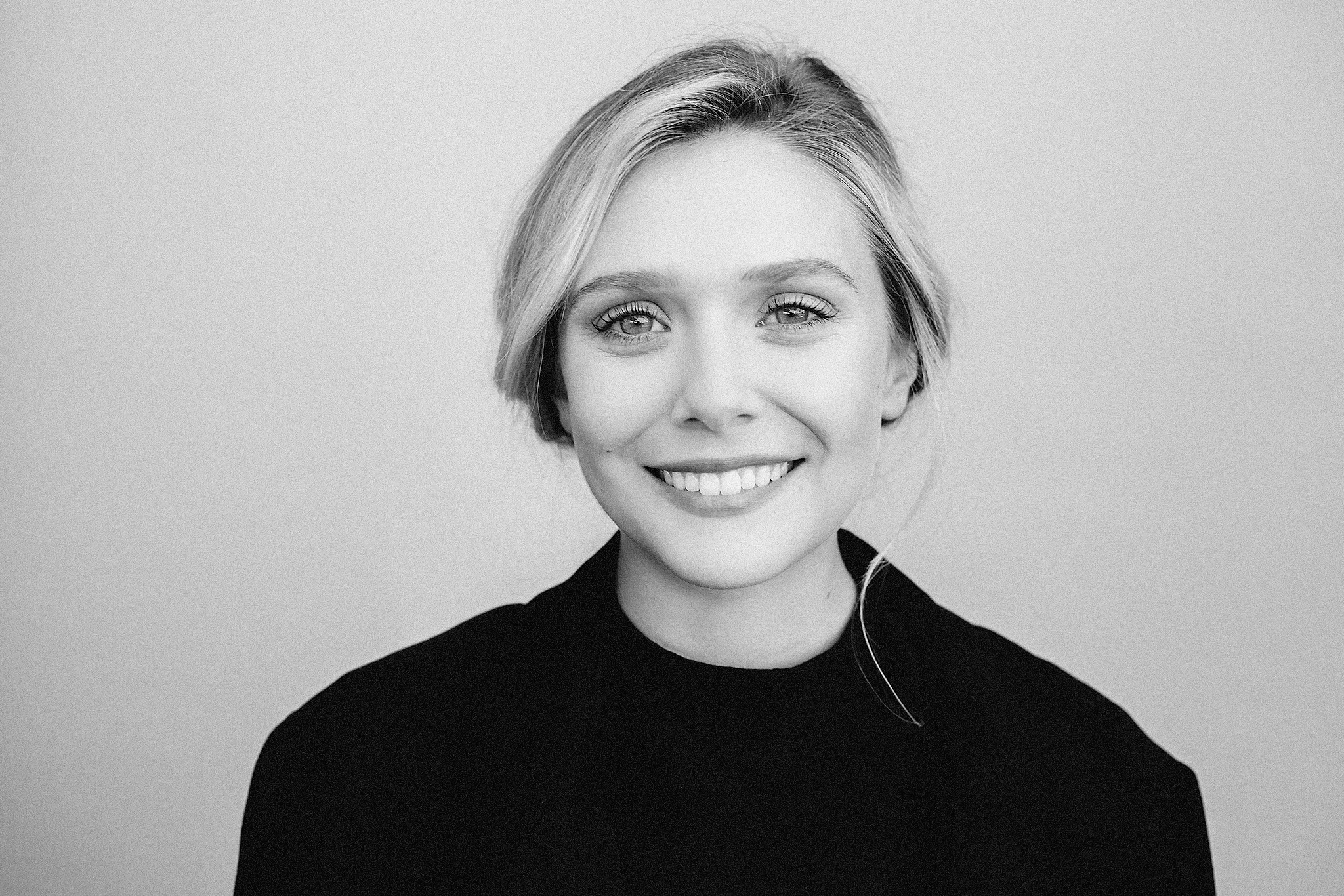 2560 X1440 Elizabeth Olsen Actress Smile 1440p Resolution Wallpaper Hd Celebrities 4k 