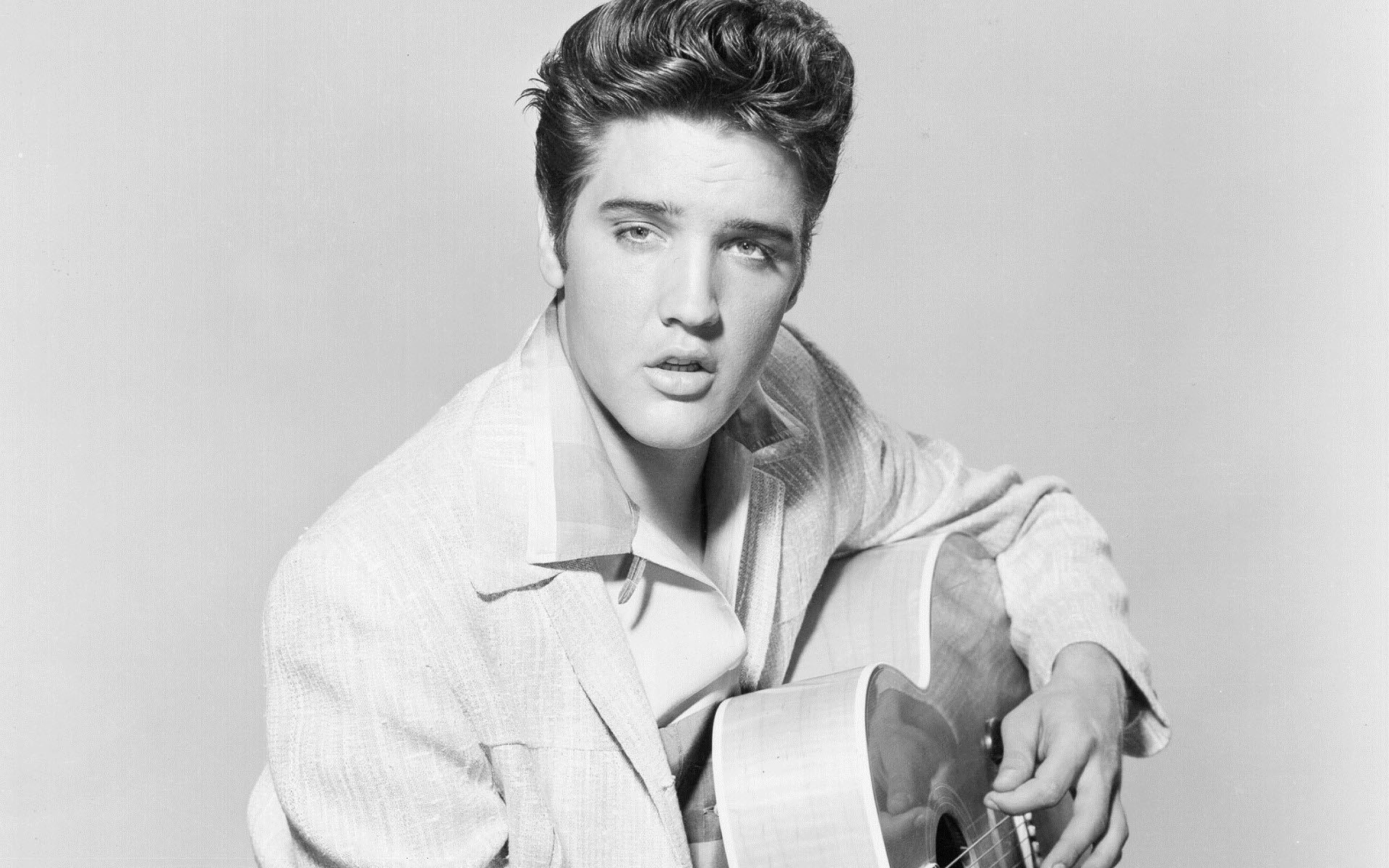 Элвис пресли годы жизни. Elvis Presley Greatest Hits. Элвис Пресли с длинными волосами. Moody Blue Элвис Пресли. Elvis Presley – 50 Greatest Hits (2002).