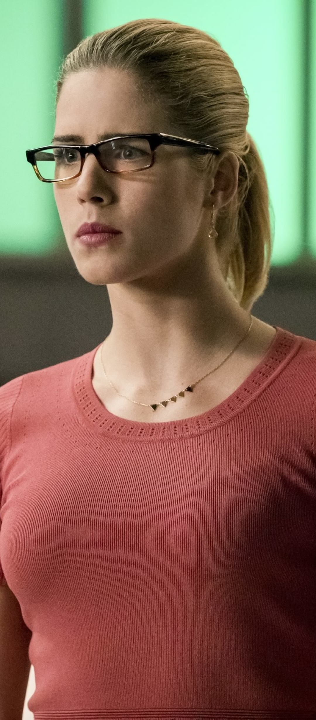 X Resolution Emily Bett Rickards As Felicity Smoak X Resolution Wallpaper