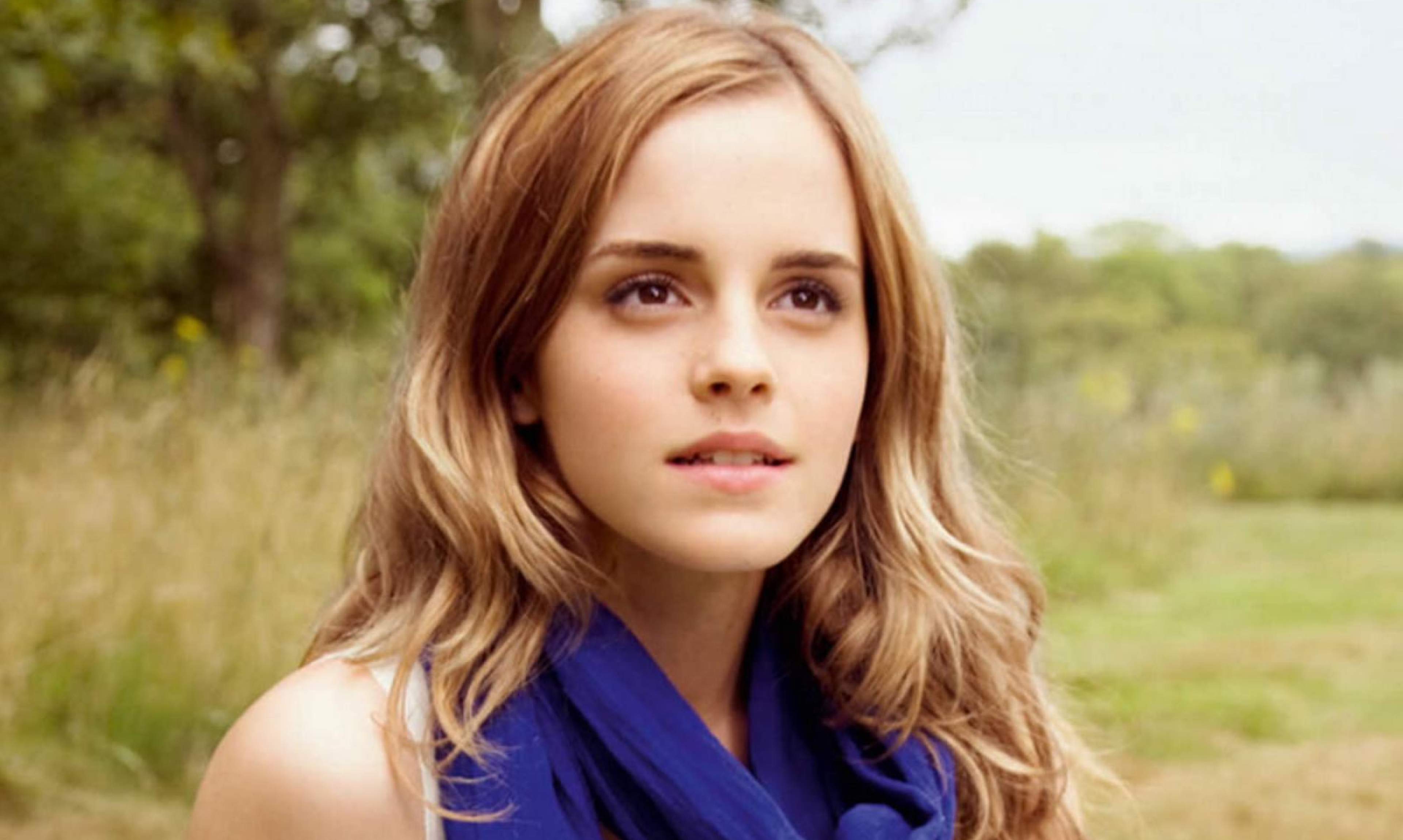 3840x2300 Resolution Emma Watson Blue Dress Pic 3840x2300 Resolution ...