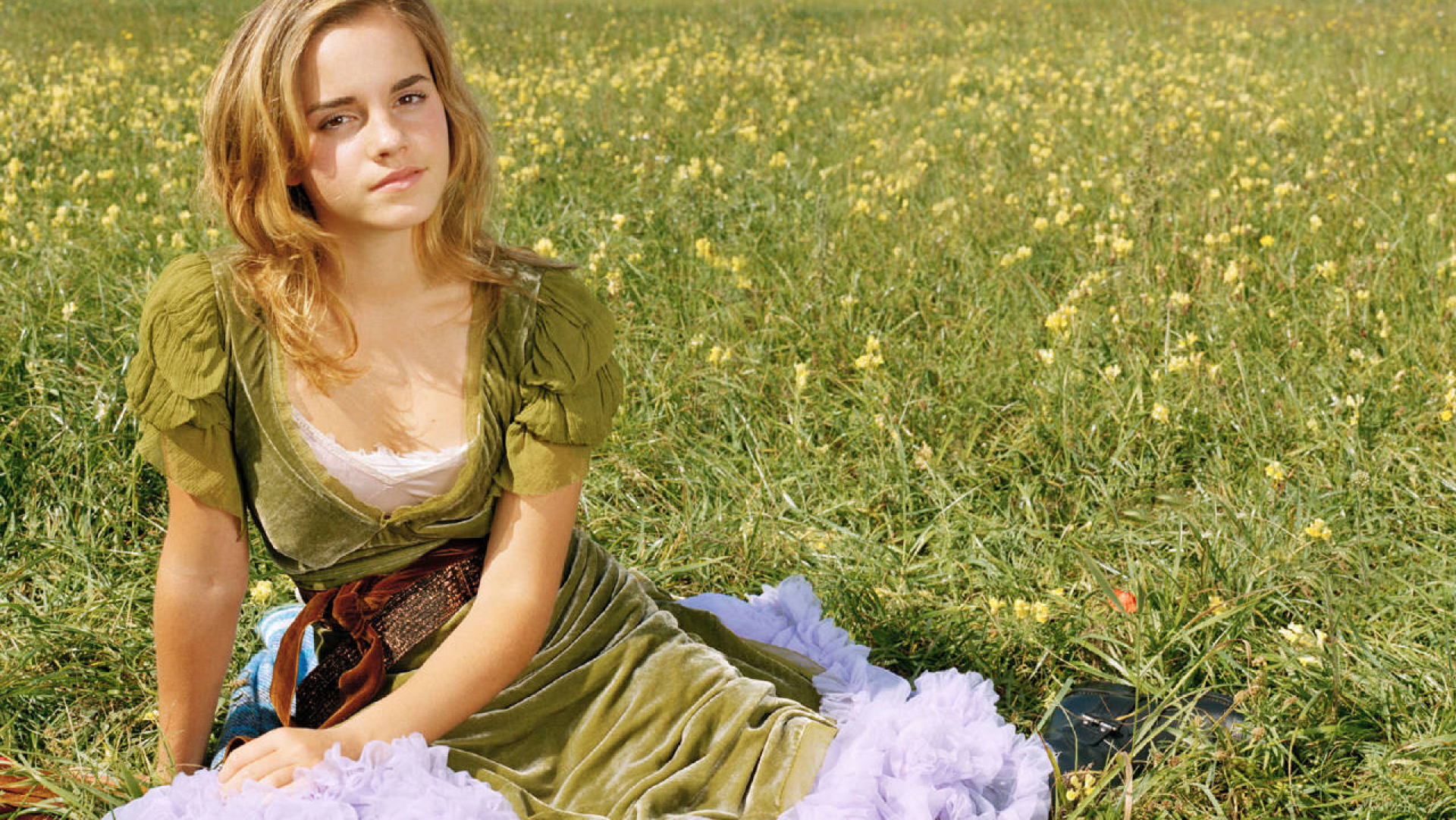 1920x1081-resolution-emma-watson-cleavage-pic-1920x1081-resolution