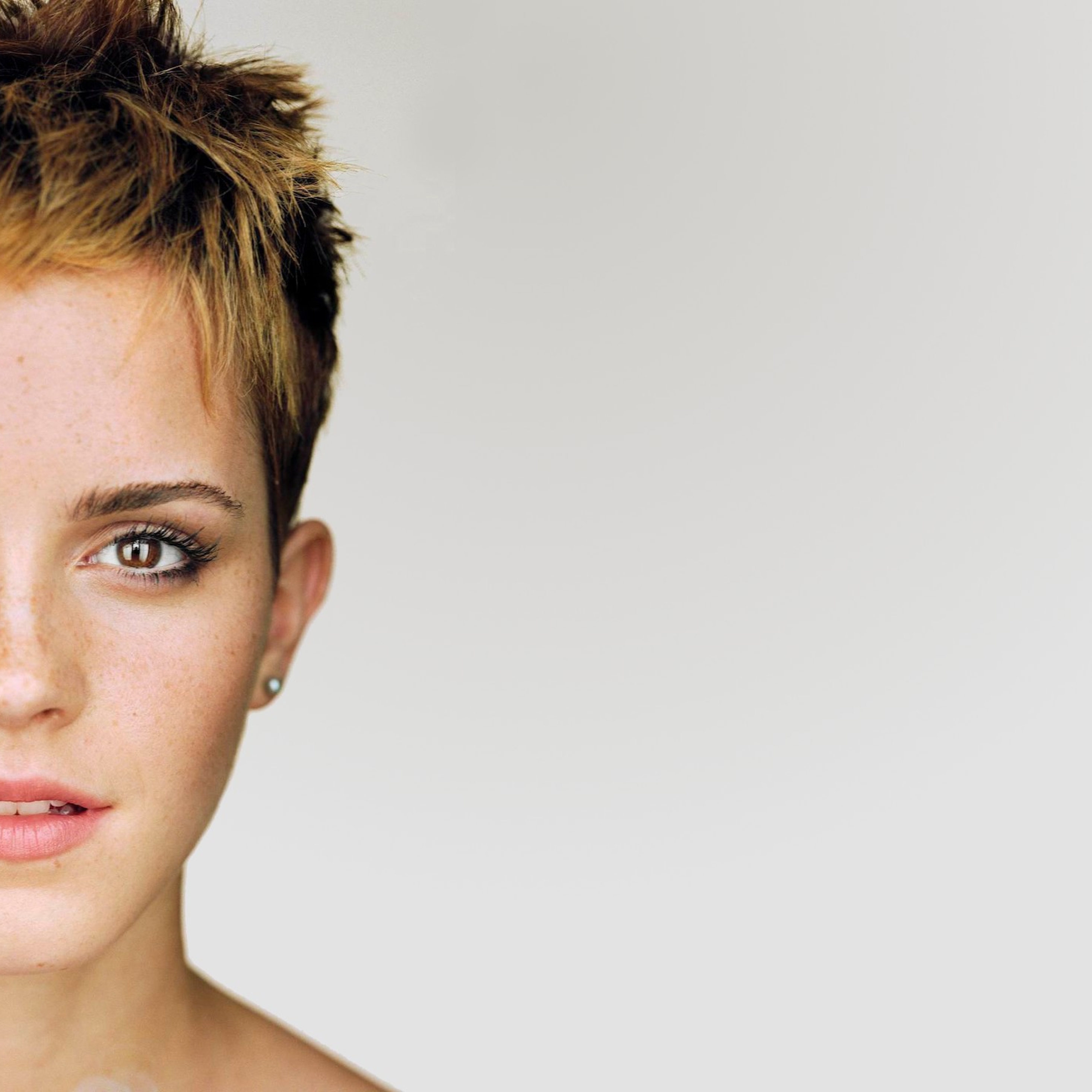 Download Emma Watson Hair Color 320x240 Resolution Full HD 2K