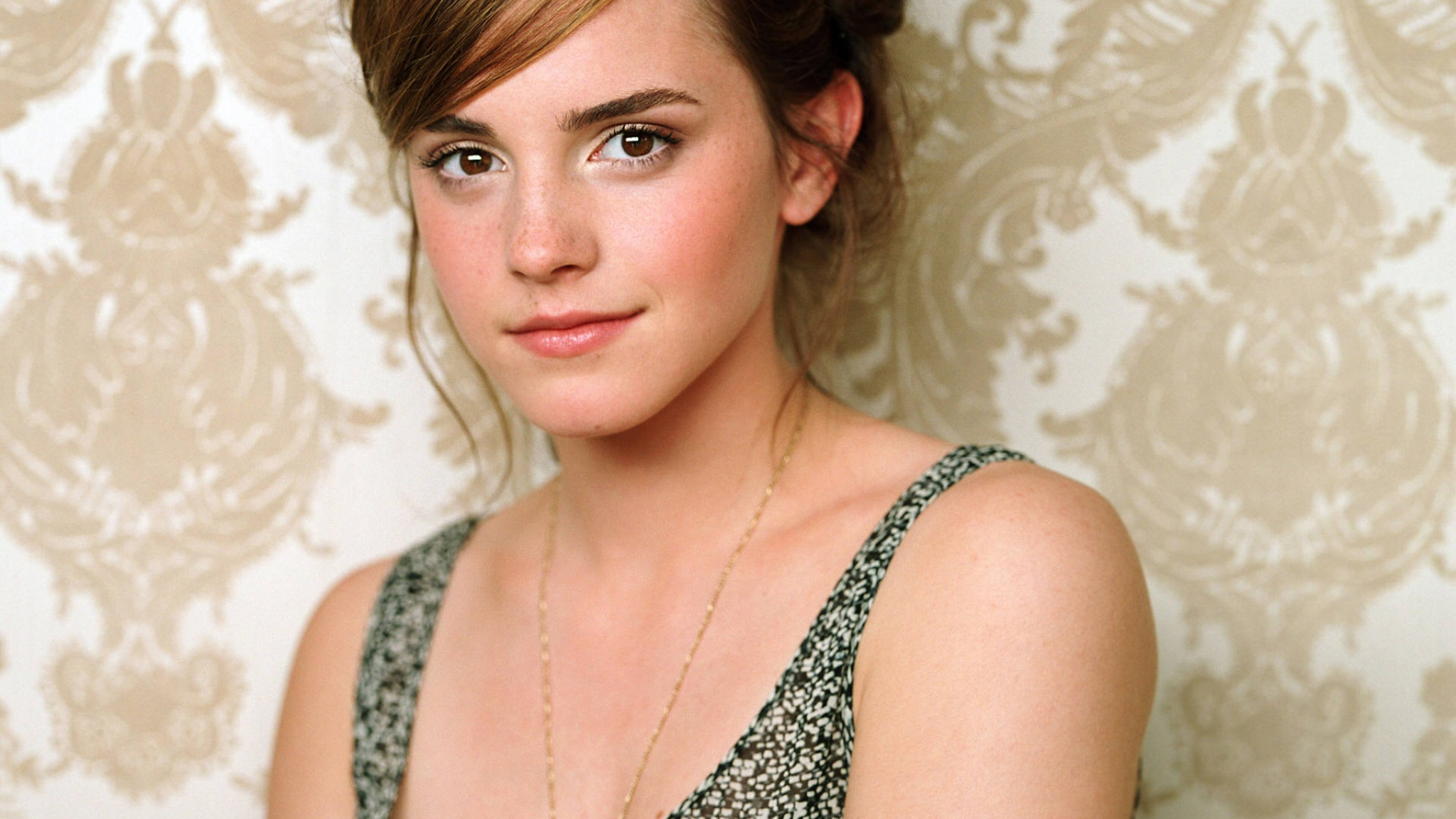 Emma Watson Hot Cleavage (2048x1152) Resolution Wallpaper.