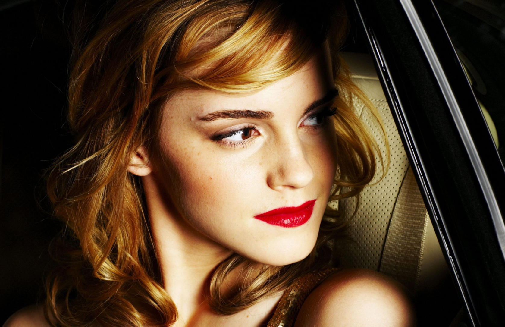 1676x1085 Emma Watson in car 1676x1085 Resolution Wallpaper, HD ...