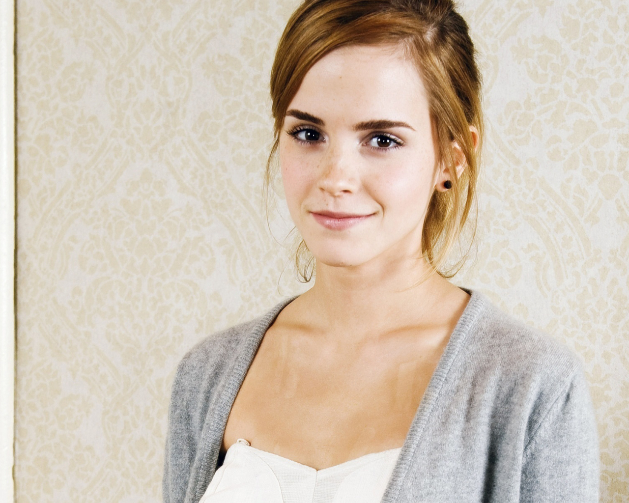 1280x1024 Resolution Emma Watson Sexy Wallpaper 1280x1024 Resolution Wallpaper Wallpapers Den 