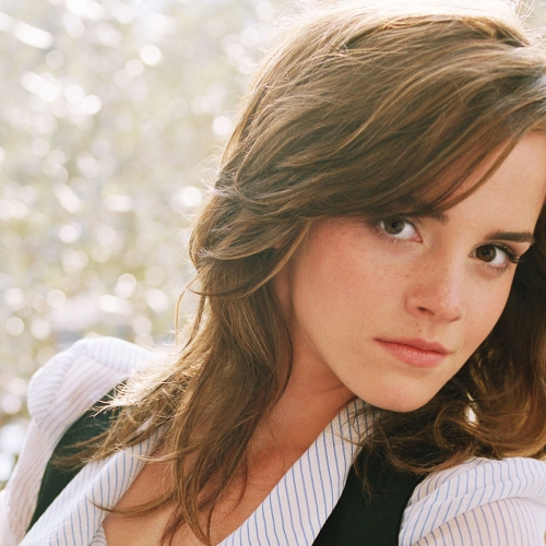 500x500 Resolution Emma Watson With Bag Images 500x500 Resolution ...