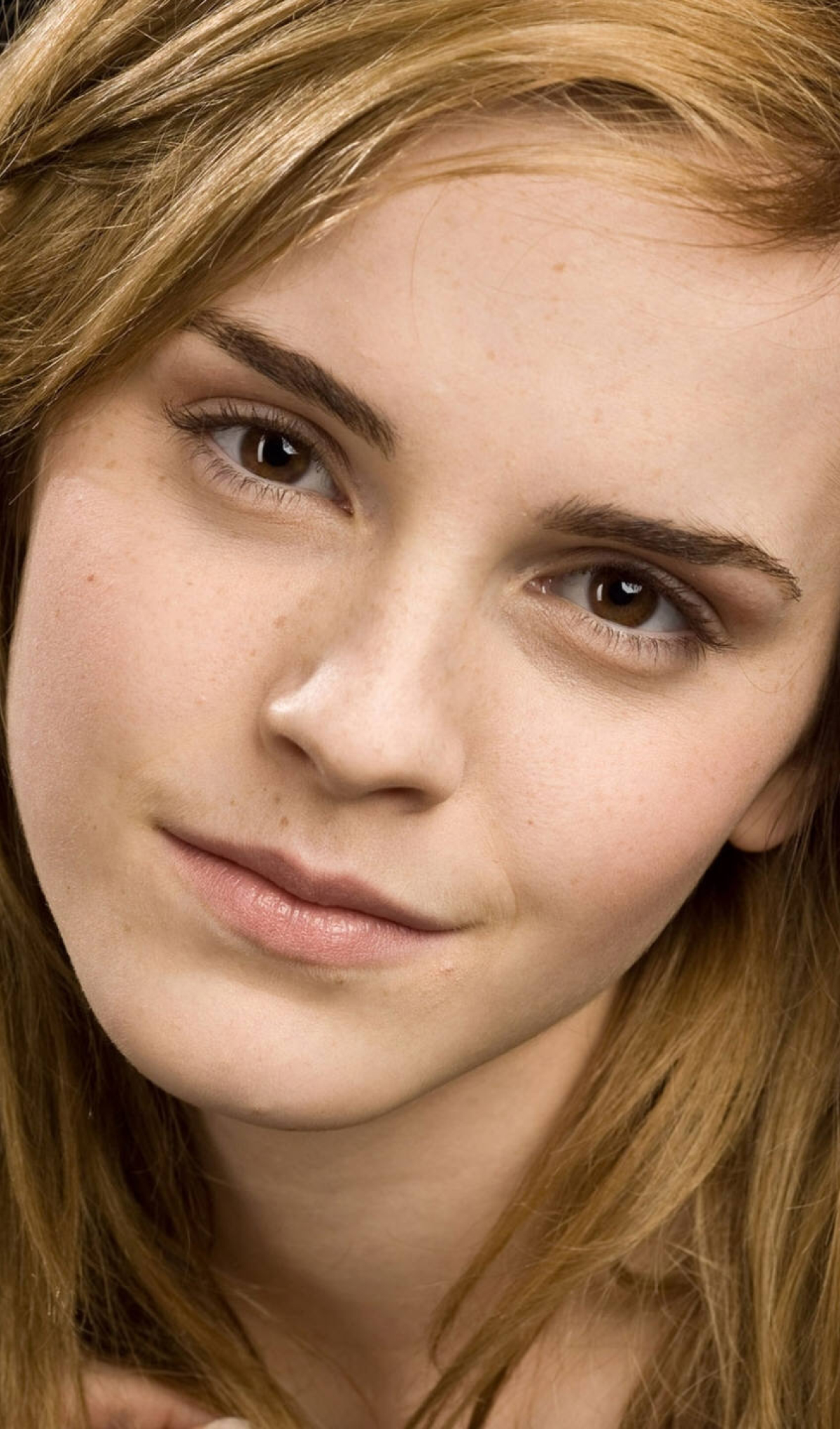 1200x2040 Emma Watson With Brown Hair 1200x2040 Resolution Wallpaper