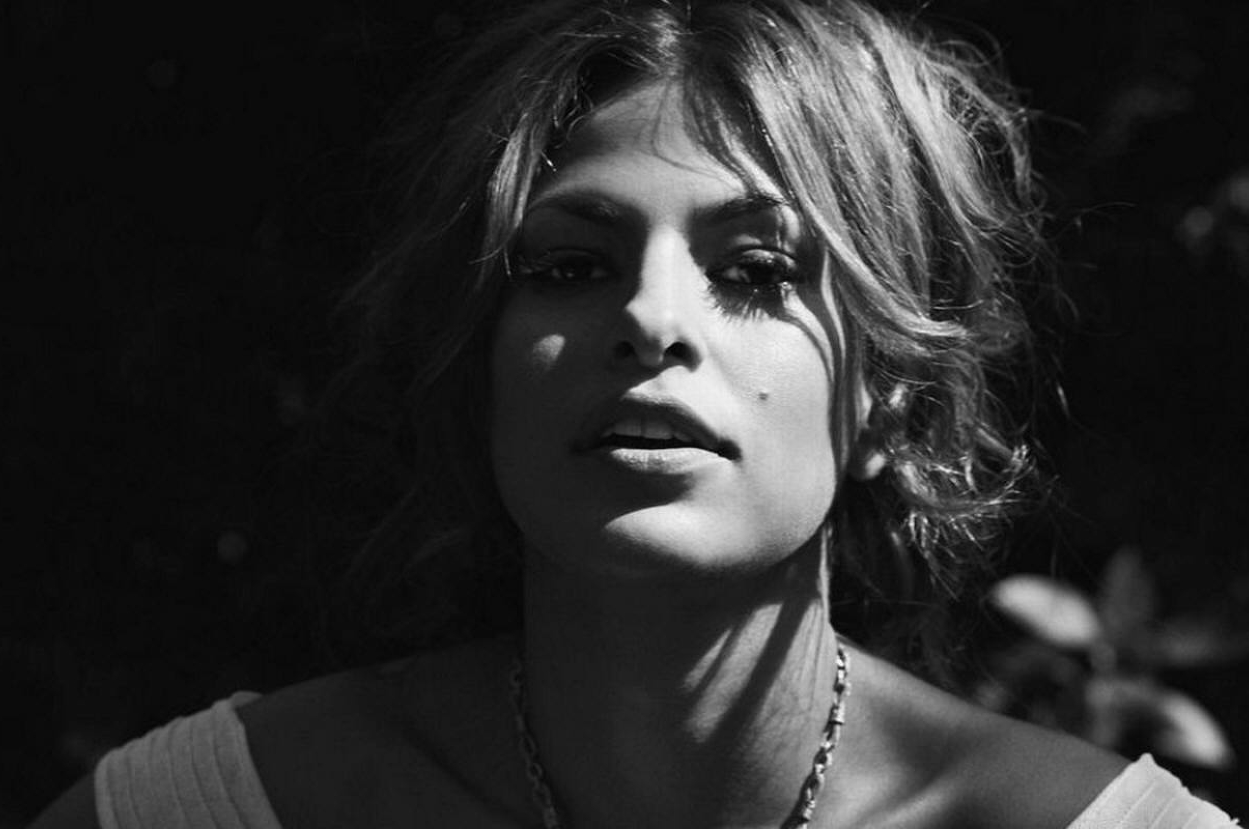 2560x1700 Eva Mendes Black And White Close Up Wallpaper Chromebook Pixel Wallpaper Hd 3164